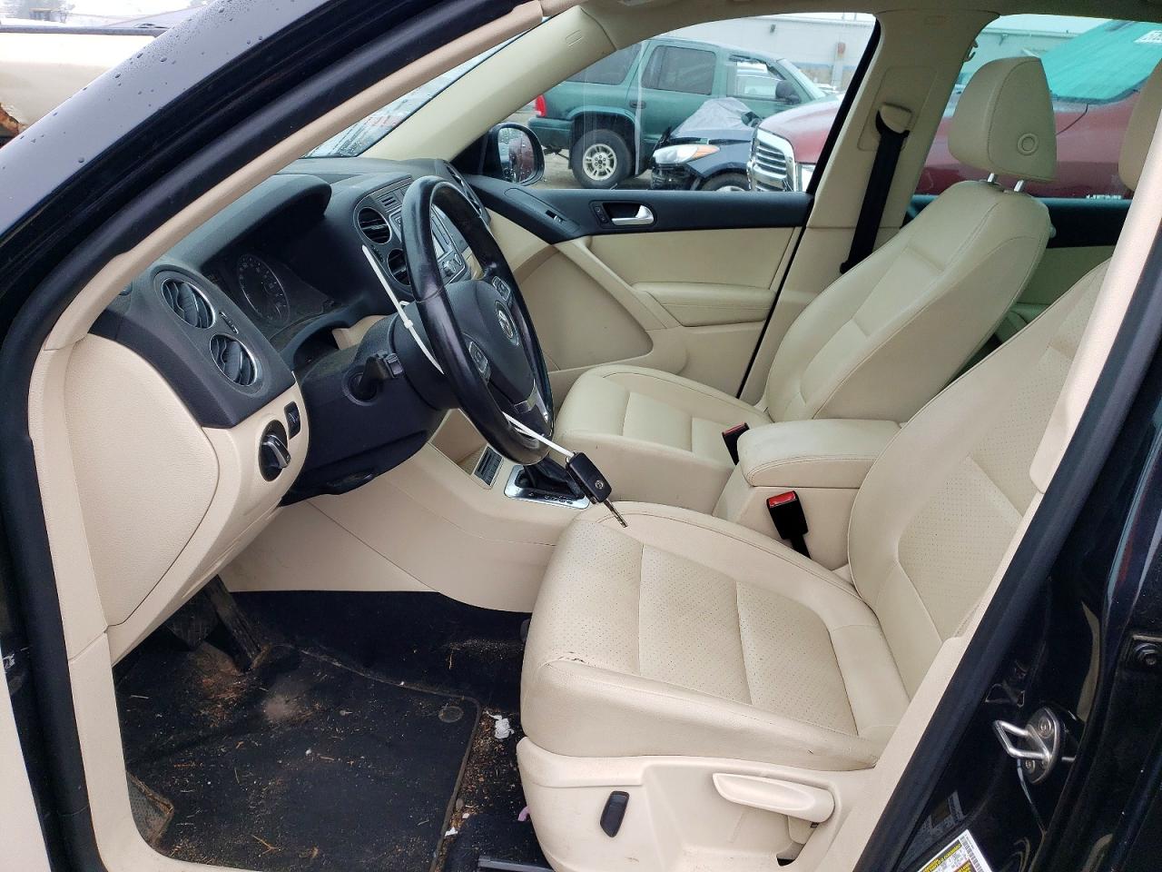 2012 Volkswagen Tiguan S Черный vin: WVGBV7AX0CW572052
