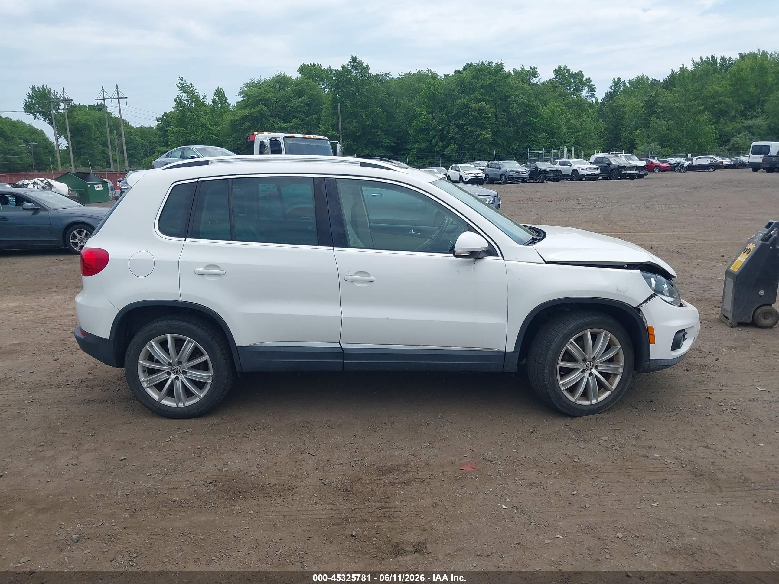 2012 Volkswagen Tiguan Se White vin: WVGBV7AX0CW596139
