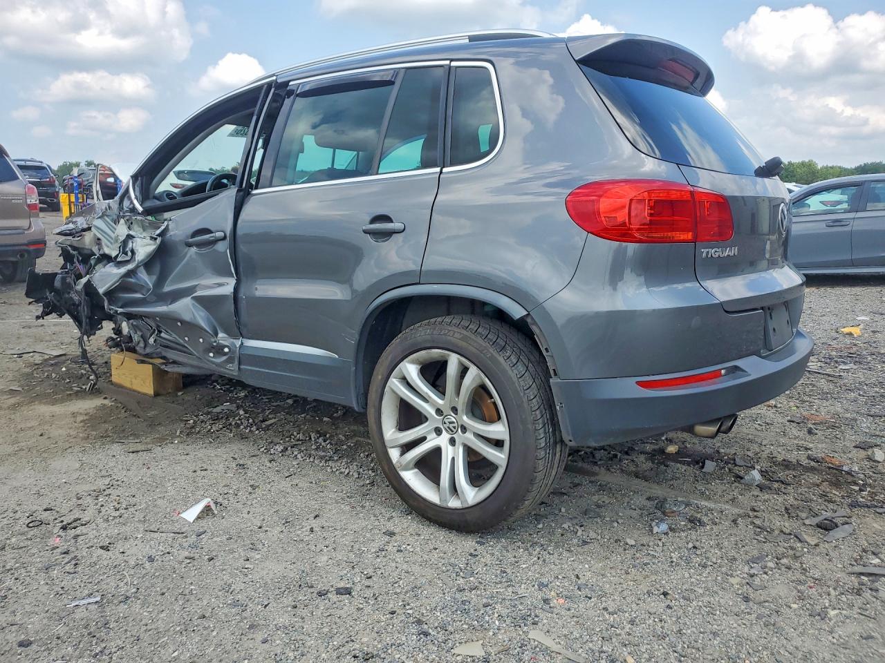 2013 Volkswagen Tiguan S/se/sel Gray vin: WVGBV7AX0DW024702