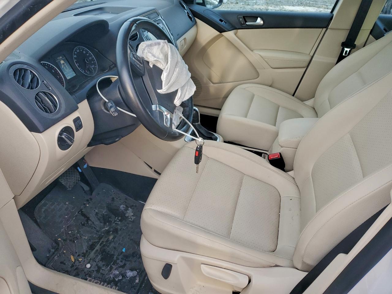 2013 Volkswagen Tiguan S Белый vin: WVGBV7AX0DW541885
