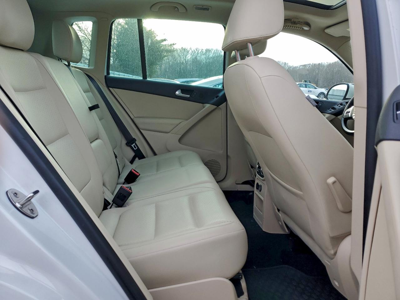 2013 Volkswagen Tiguan S Белый vin: WVGBV7AX0DW541885