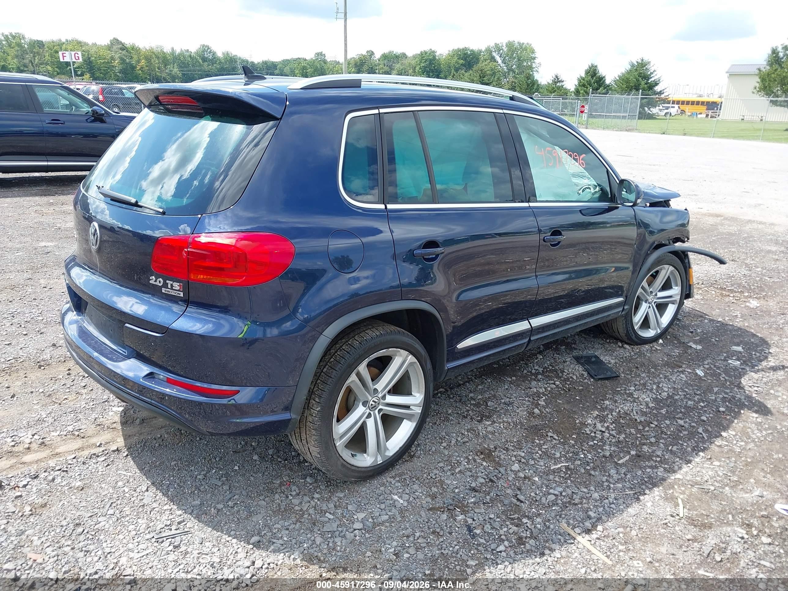2015 Volkswagen Tiguan R-line Blue vin: WVGBV7AX0FW088807