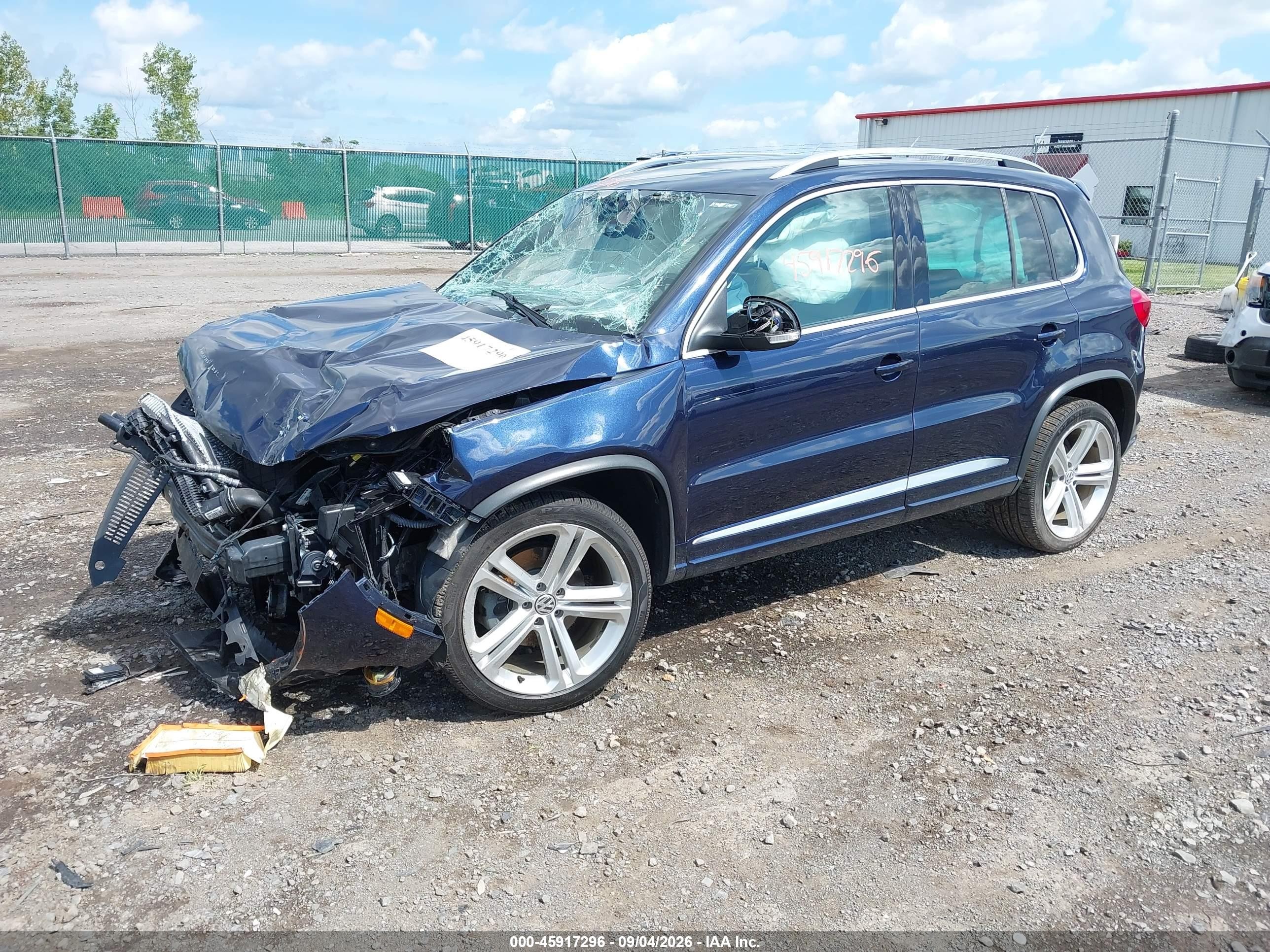 2015 Volkswagen Tiguan R-line Blue vin: WVGBV7AX0FW088807