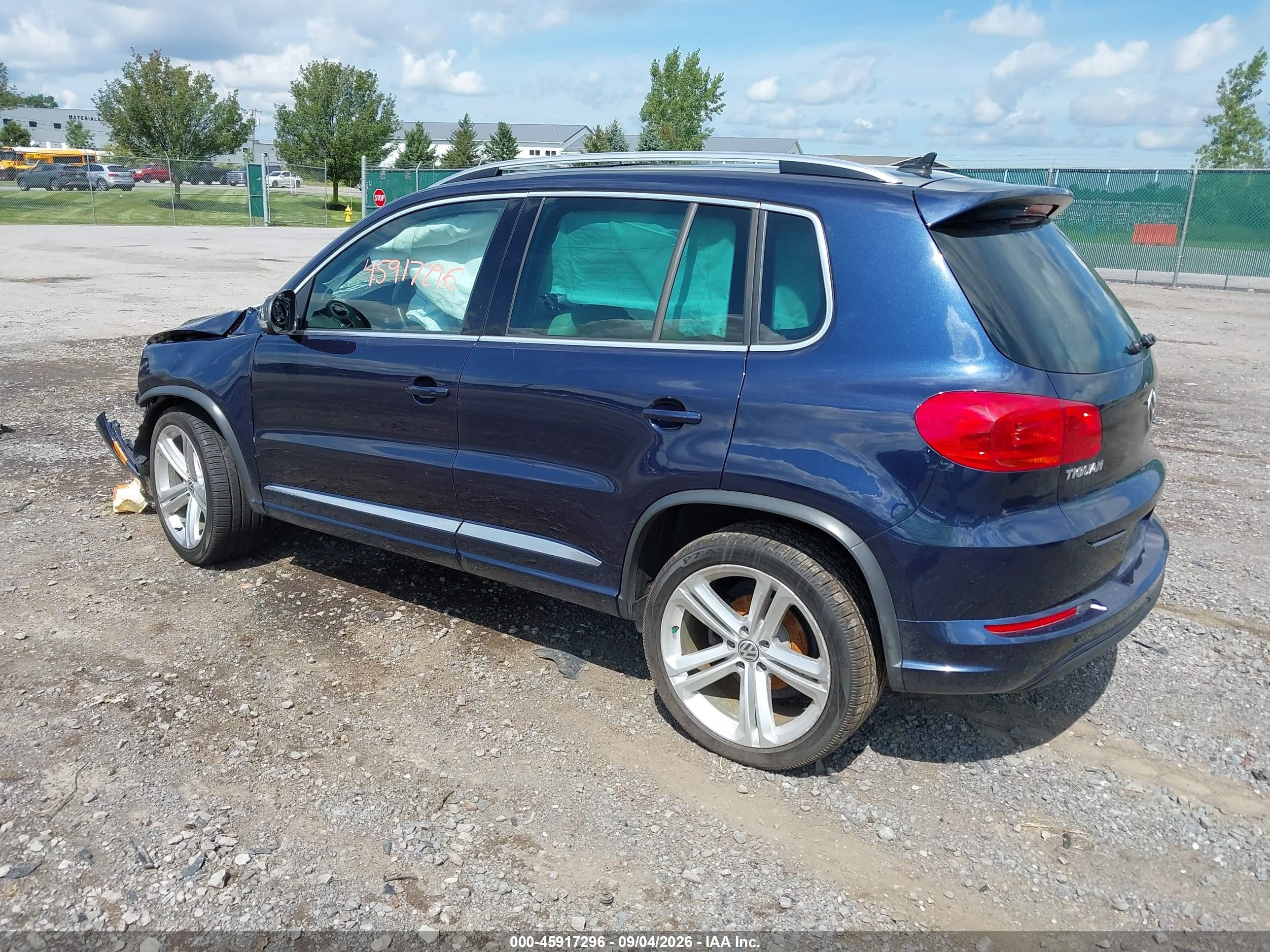 2015 Volkswagen Tiguan R-line Blue vin: WVGBV7AX0FW088807