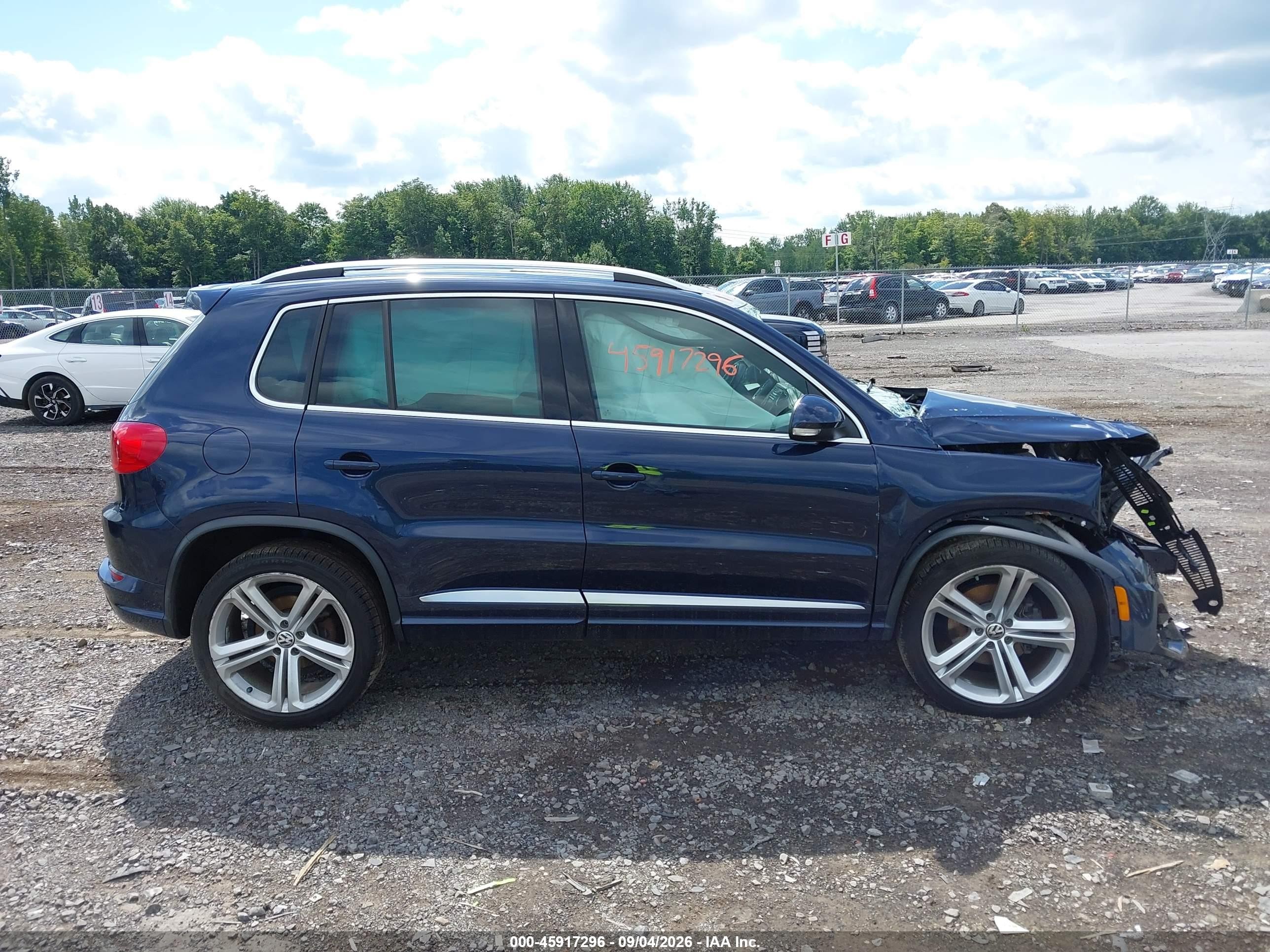 2015 Volkswagen Tiguan R-line Blue vin: WVGBV7AX0FW088807