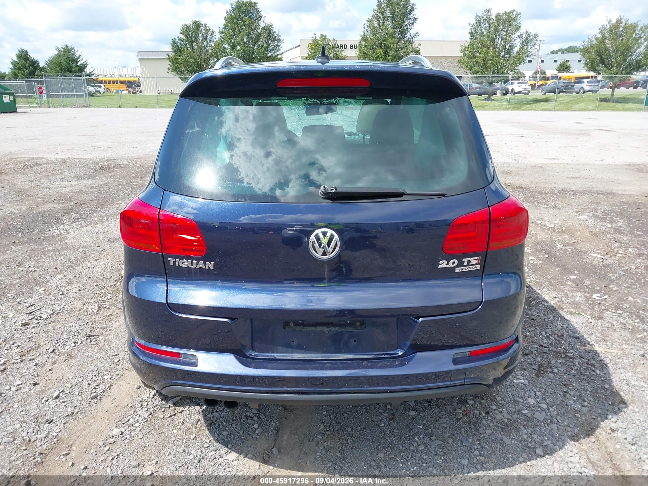 2015 Volkswagen Tiguan R-line Blue vin: WVGBV7AX0FW088807