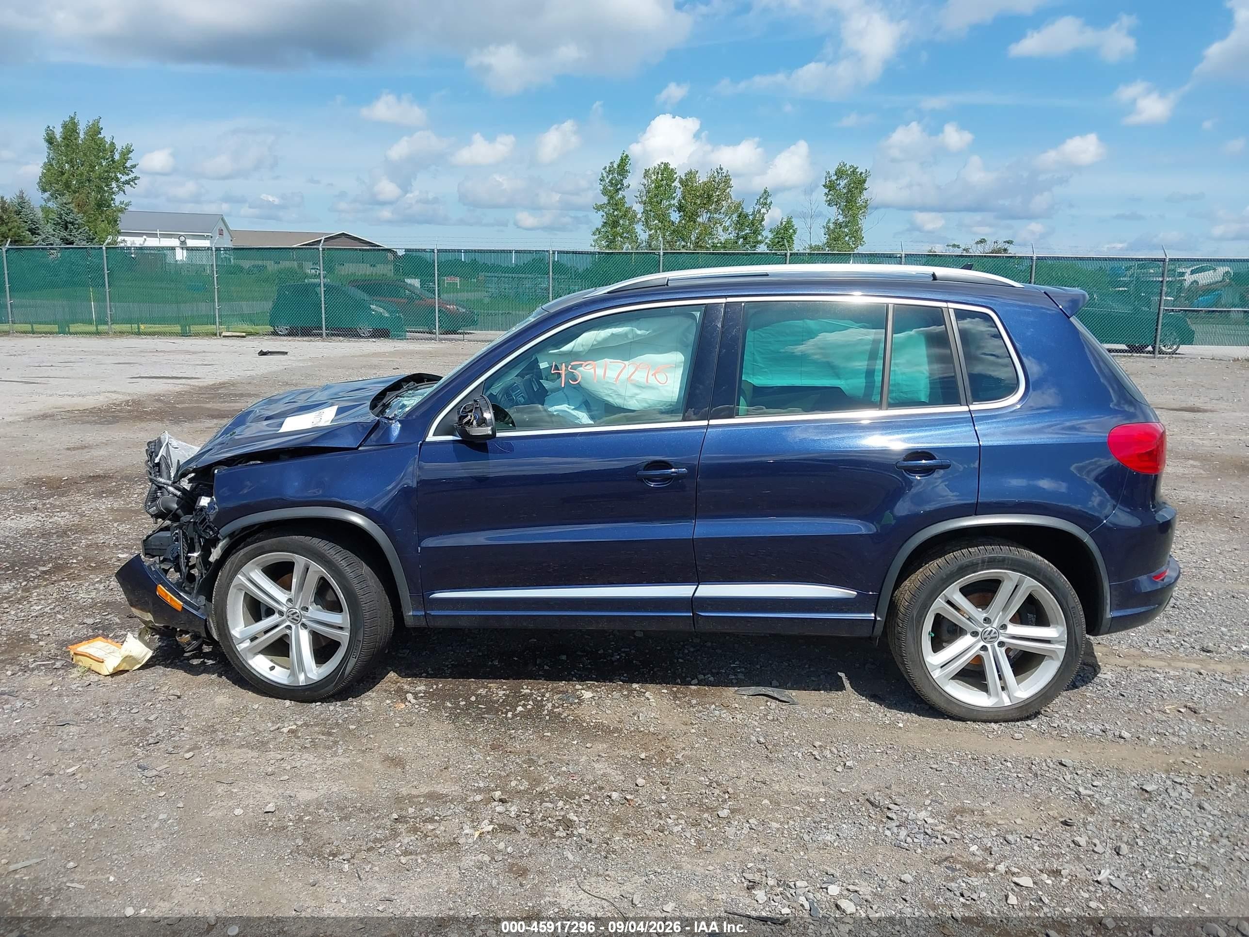 2015 Volkswagen Tiguan R-line Blue vin: WVGBV7AX0FW088807