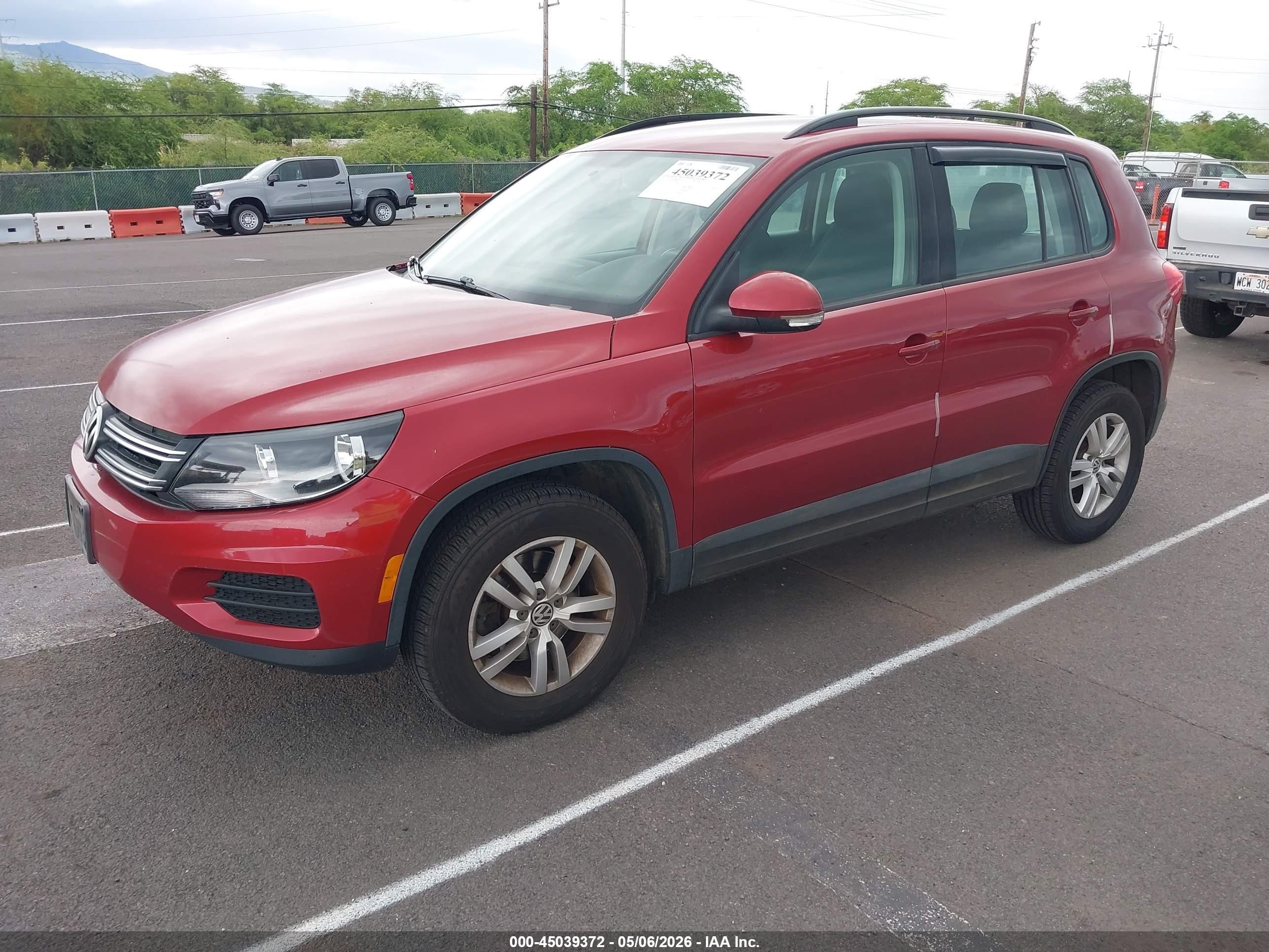 2015 Volkswagen Tiguan S Red vin: WVGBV7AX0FW094624