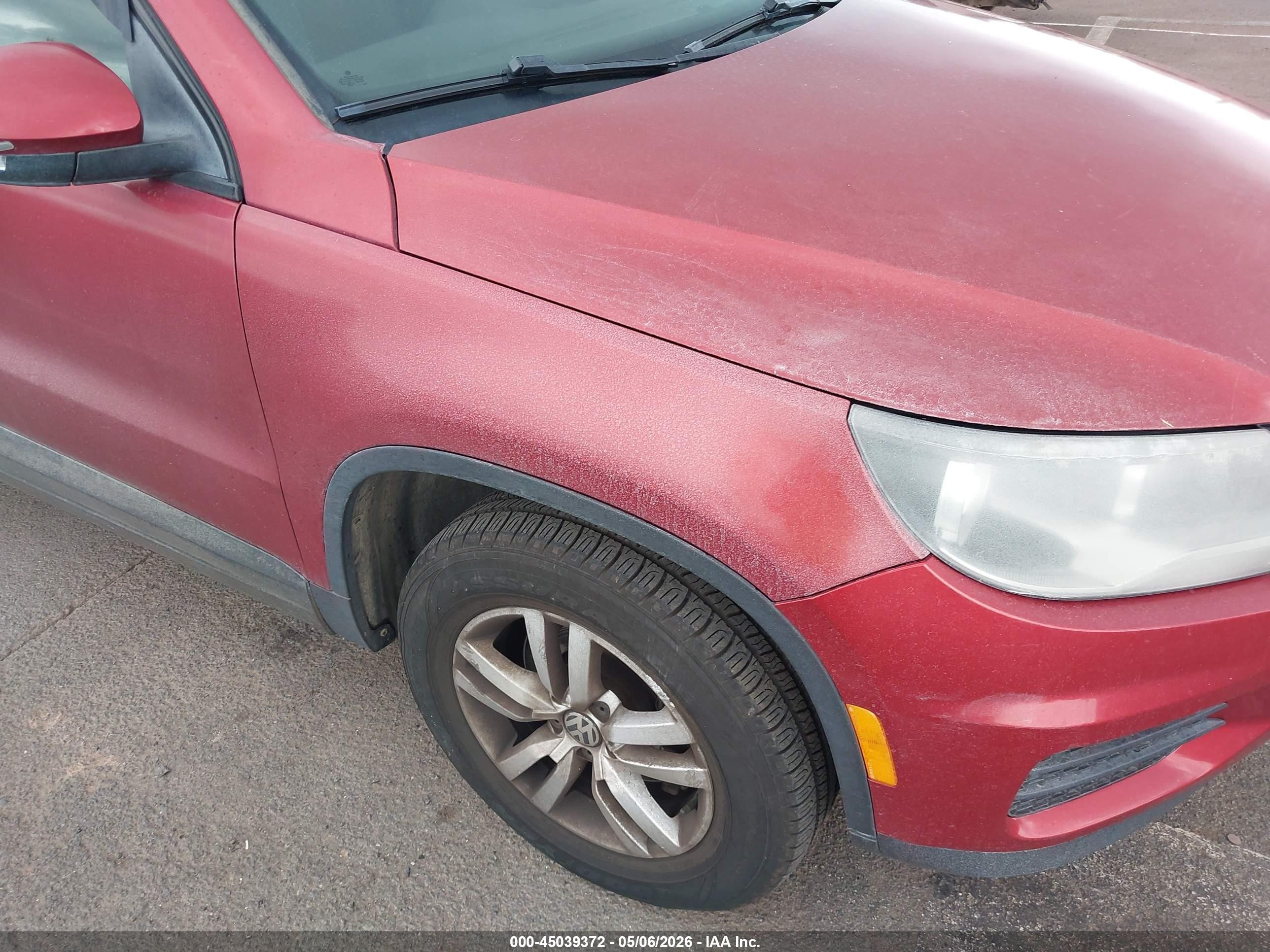 2015 Volkswagen Tiguan S Red vin: WVGBV7AX0FW094624