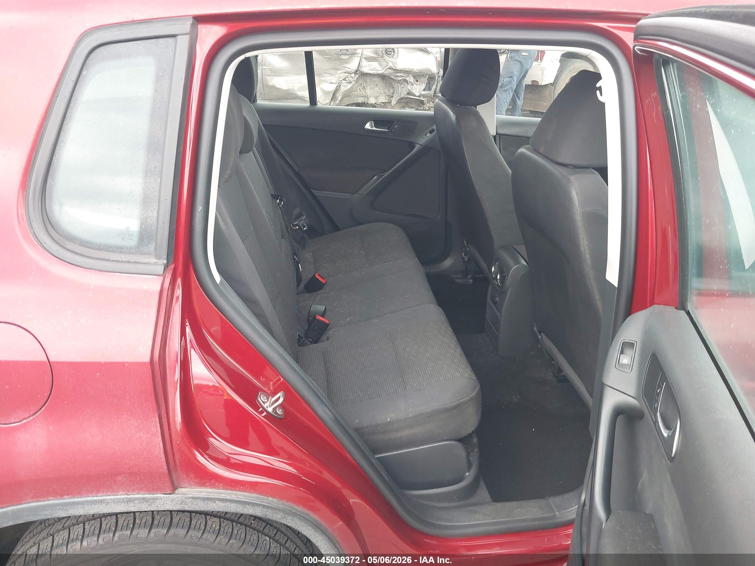 2015 Volkswagen Tiguan S Red vin: WVGBV7AX0FW094624