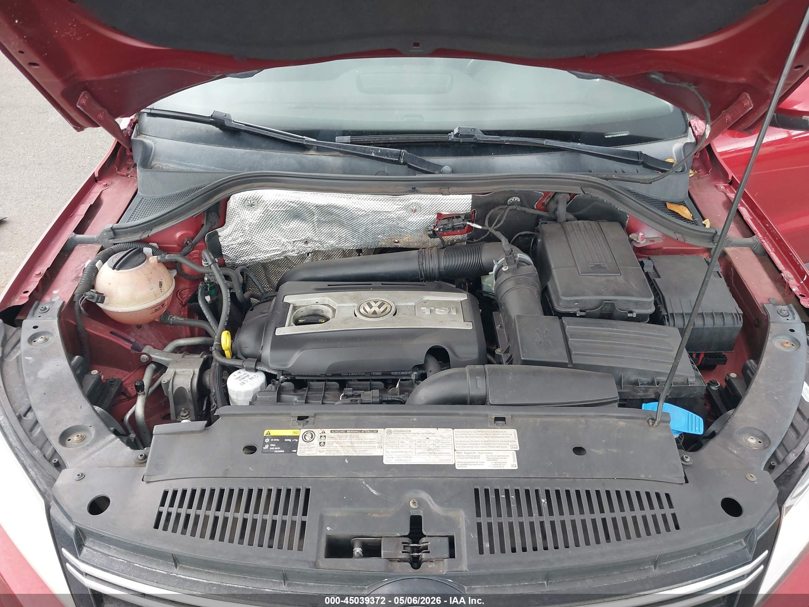 2015 Volkswagen Tiguan S Red vin: WVGBV7AX0FW094624