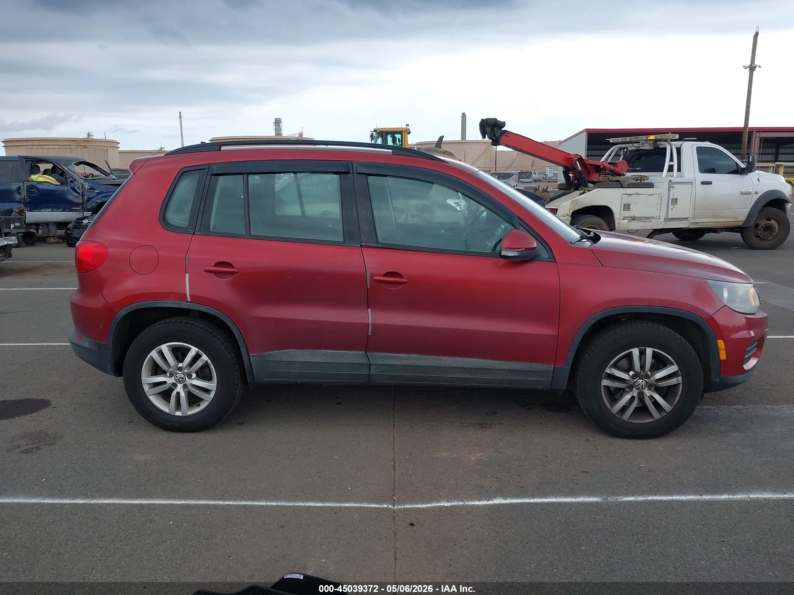 2015 Volkswagen Tiguan S Red vin: WVGBV7AX0FW094624