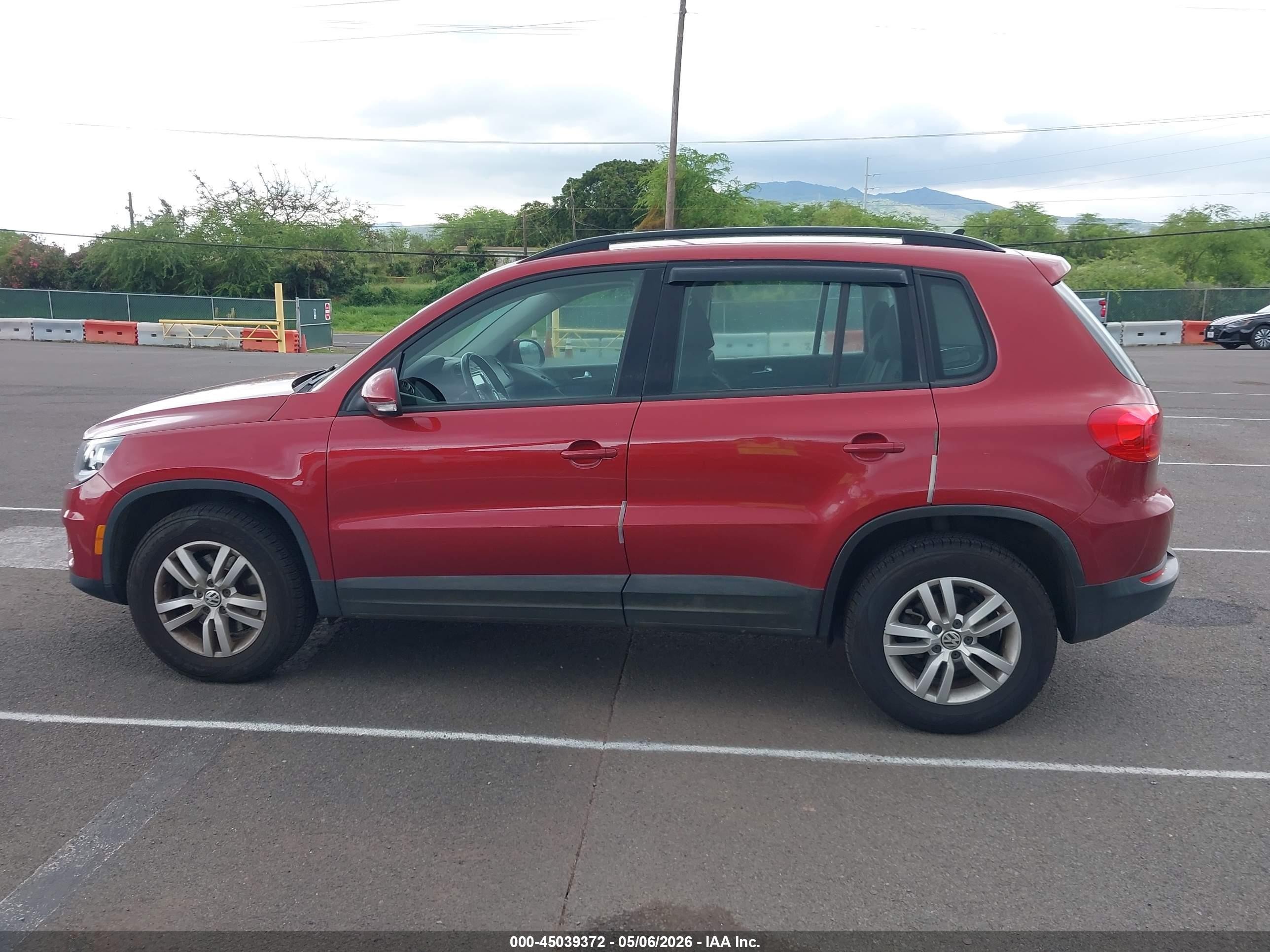 2015 Volkswagen Tiguan S Red vin: WVGBV7AX0FW094624