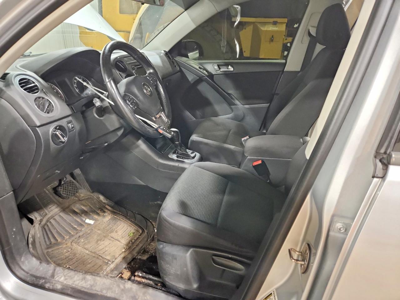 2015 Volkswagen Tiguan S Silver vin: WVGBV7AX0FW585467