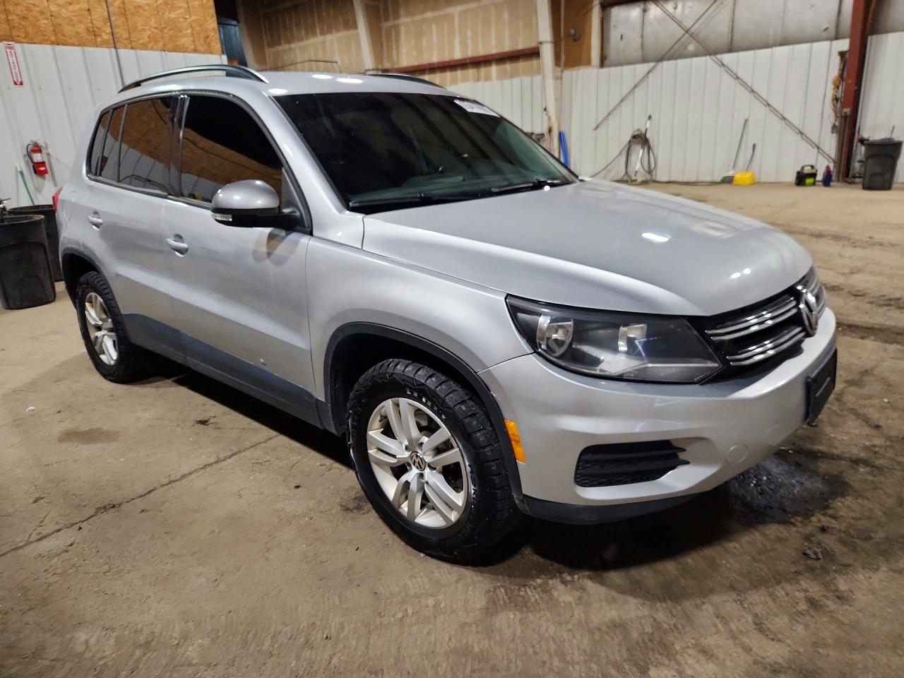 2015 Volkswagen Tiguan S Silver vin: WVGBV7AX0FW585467