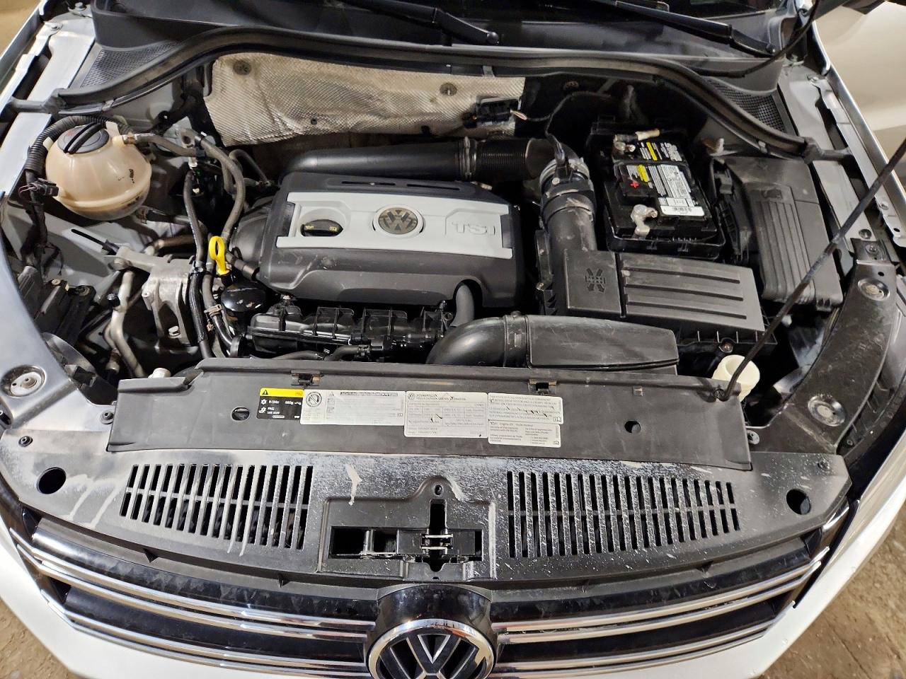 2015 Volkswagen Tiguan S Silver vin: WVGBV7AX0FW585467