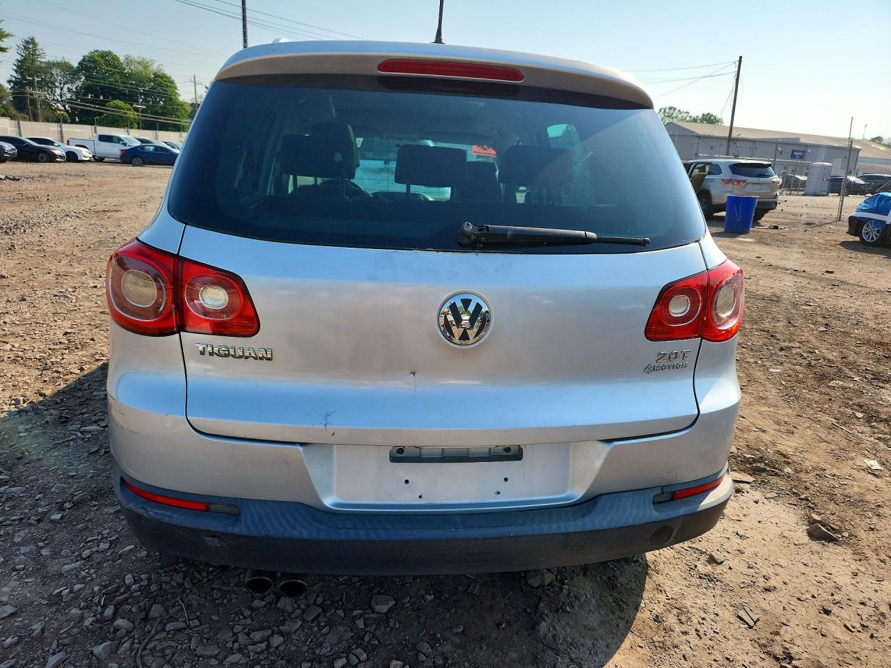 2010 Volkswagen Tiguan Se Silver vin: WVGBV7AX1AW001912