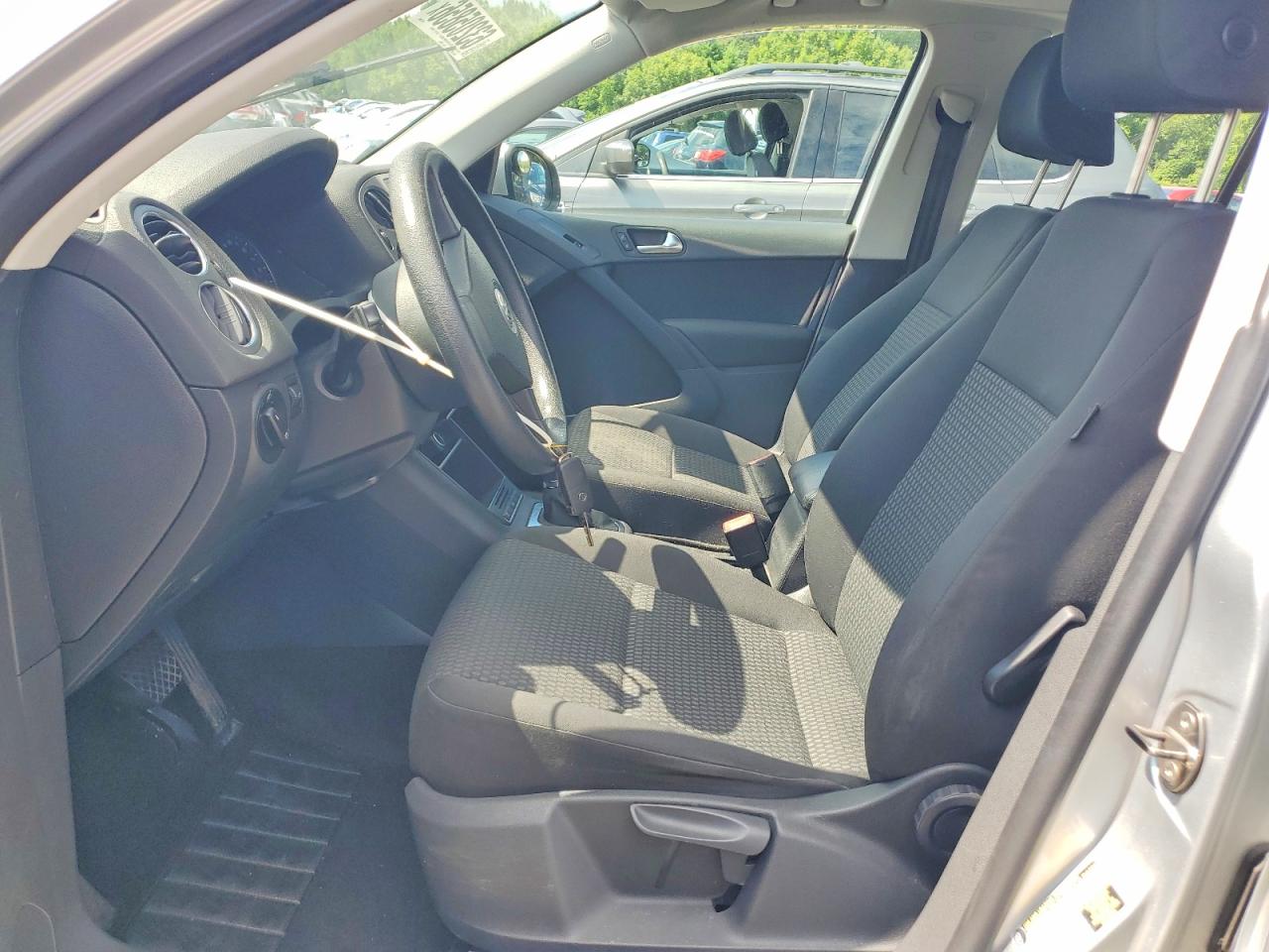 2010 Volkswagen Tiguan Se Silver vin: WVGBV7AX1AW516456