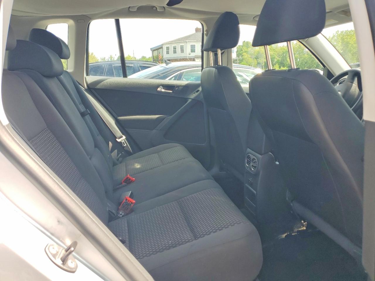 2010 Volkswagen Tiguan Se Silver vin: WVGBV7AX1AW516456