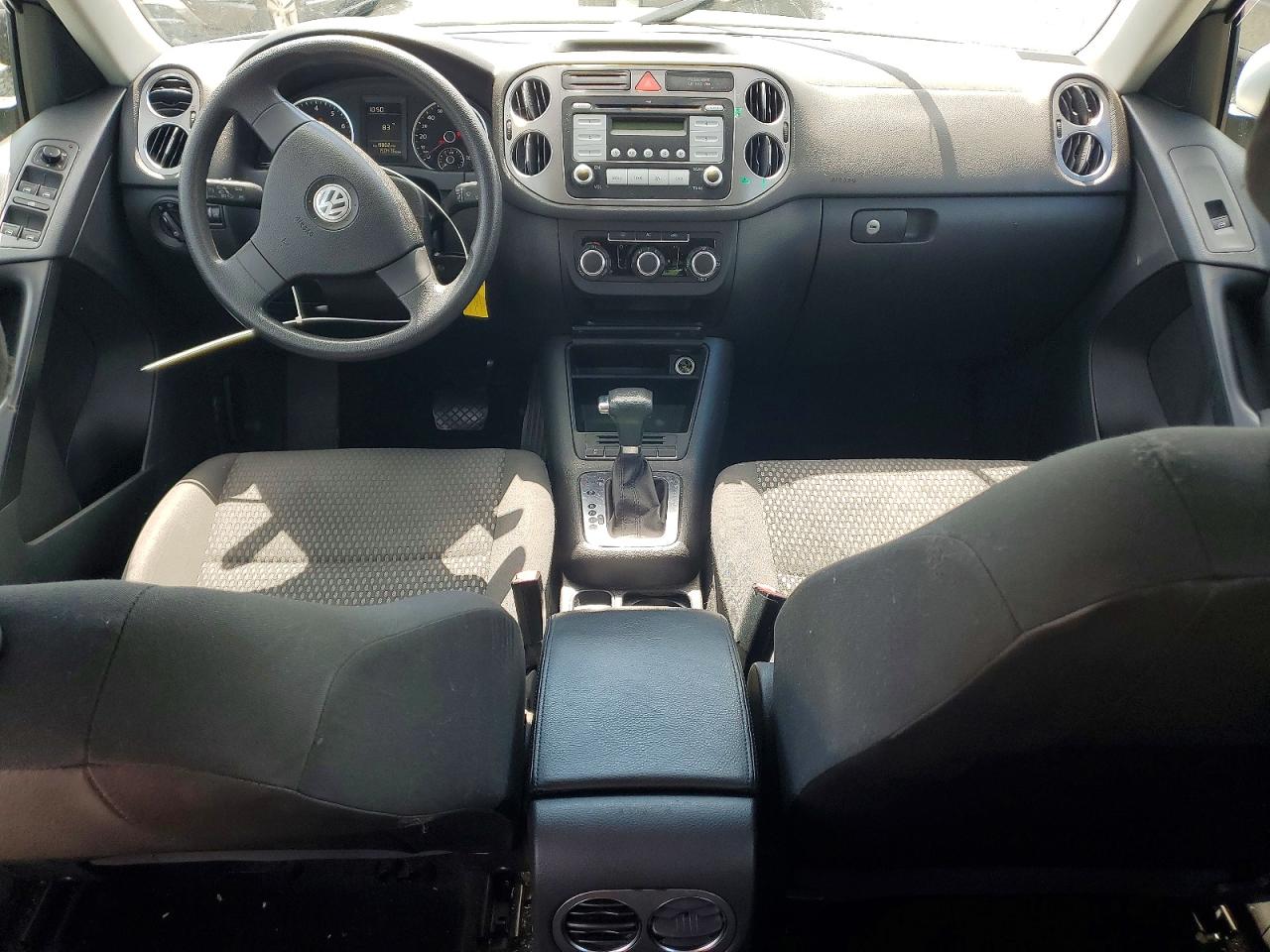 2010 Volkswagen Tiguan Se Silver vin: WVGBV7AX1AW516456