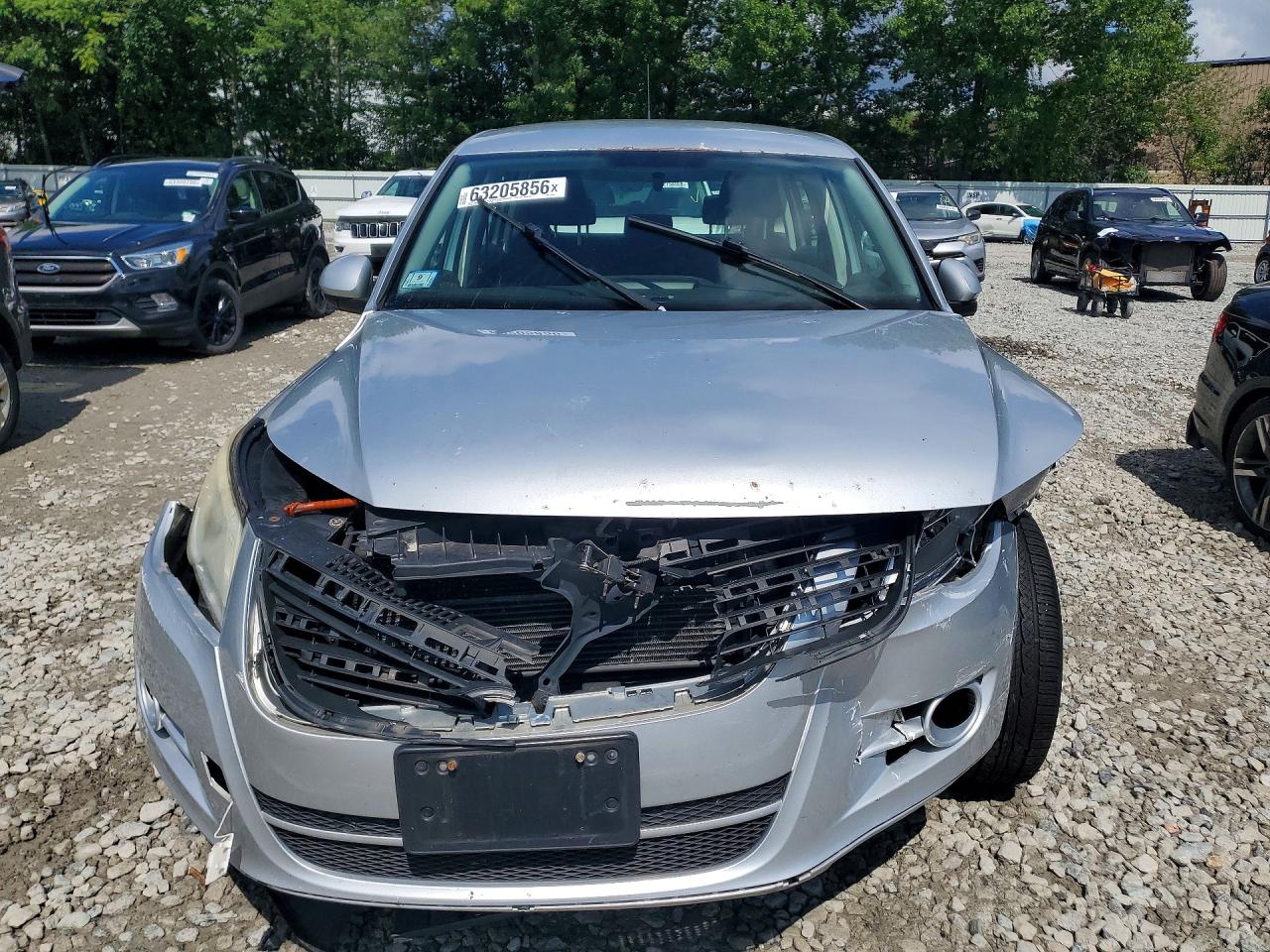 2010 Volkswagen Tiguan Se Silver vin: WVGBV7AX1AW516456