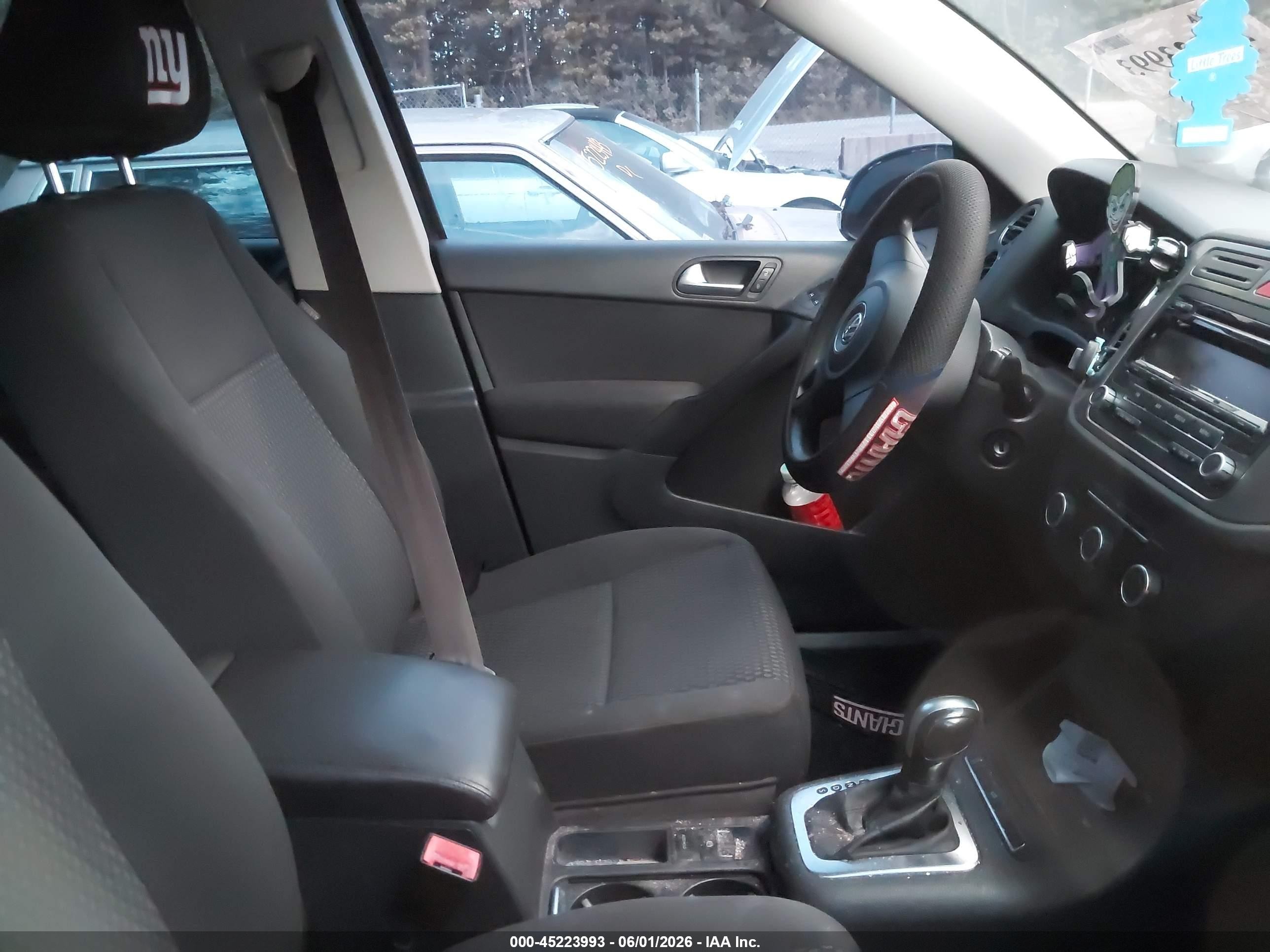 2011 Volkswagen Tiguan S Black vin: WVGBV7AX1BW527636