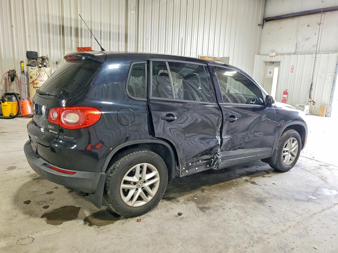 2011 Volkswagen Tiguan S/se/sel Черный vin: WVGBV7AX1BW527975
