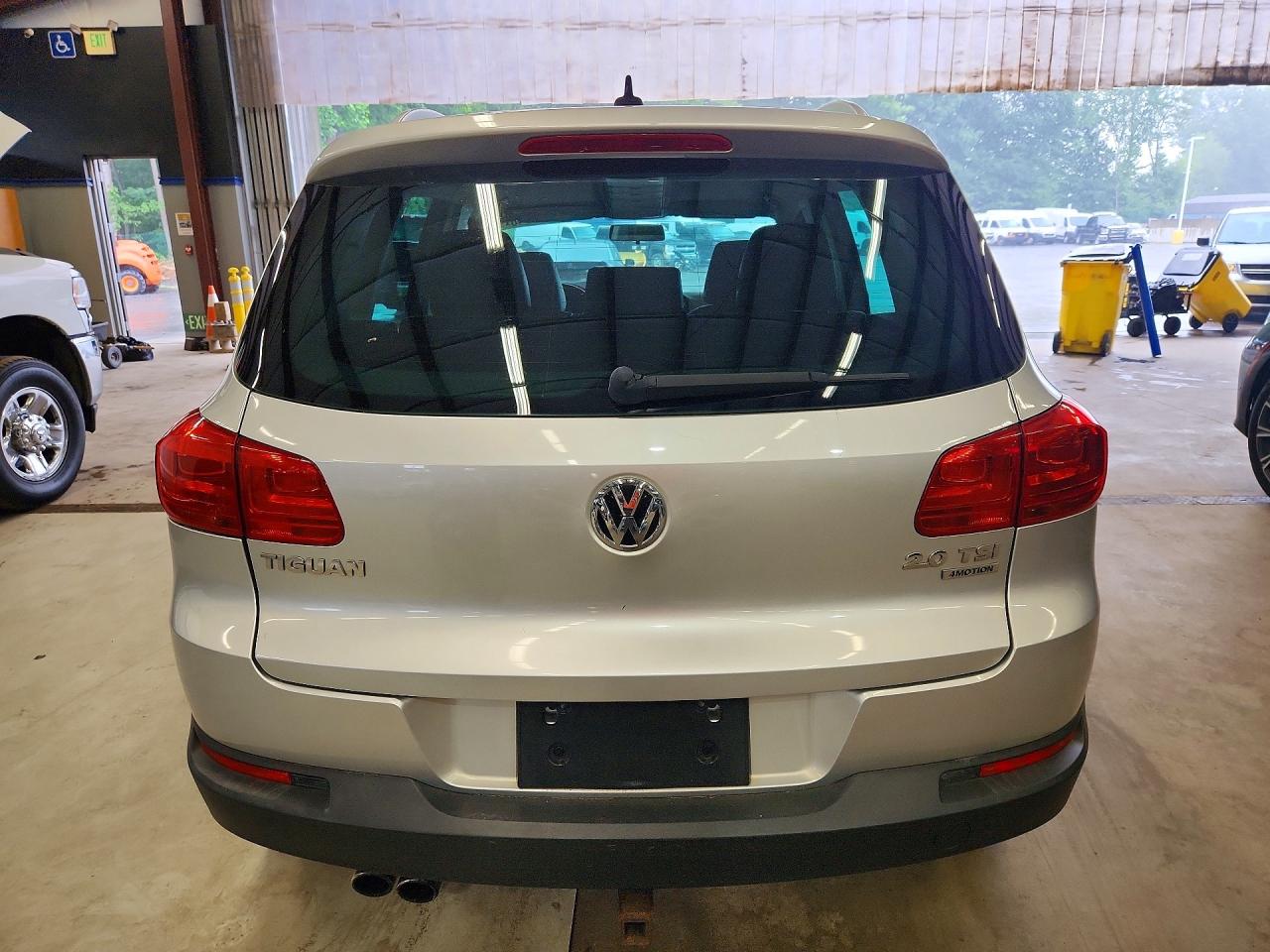 2012 Volkswagen Tiguan S Silver vin: WVGBV7AX1CW527346
