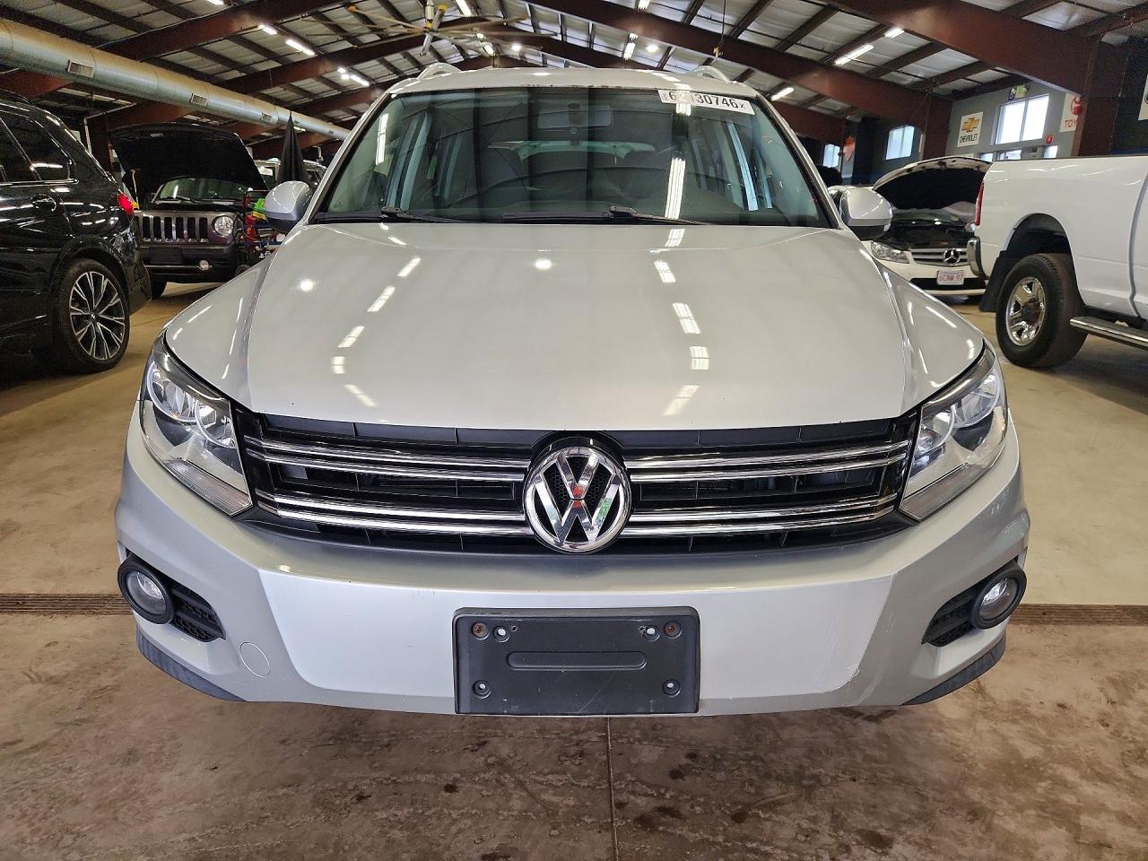 2012 Volkswagen Tiguan S Silver vin: WVGBV7AX1CW527346