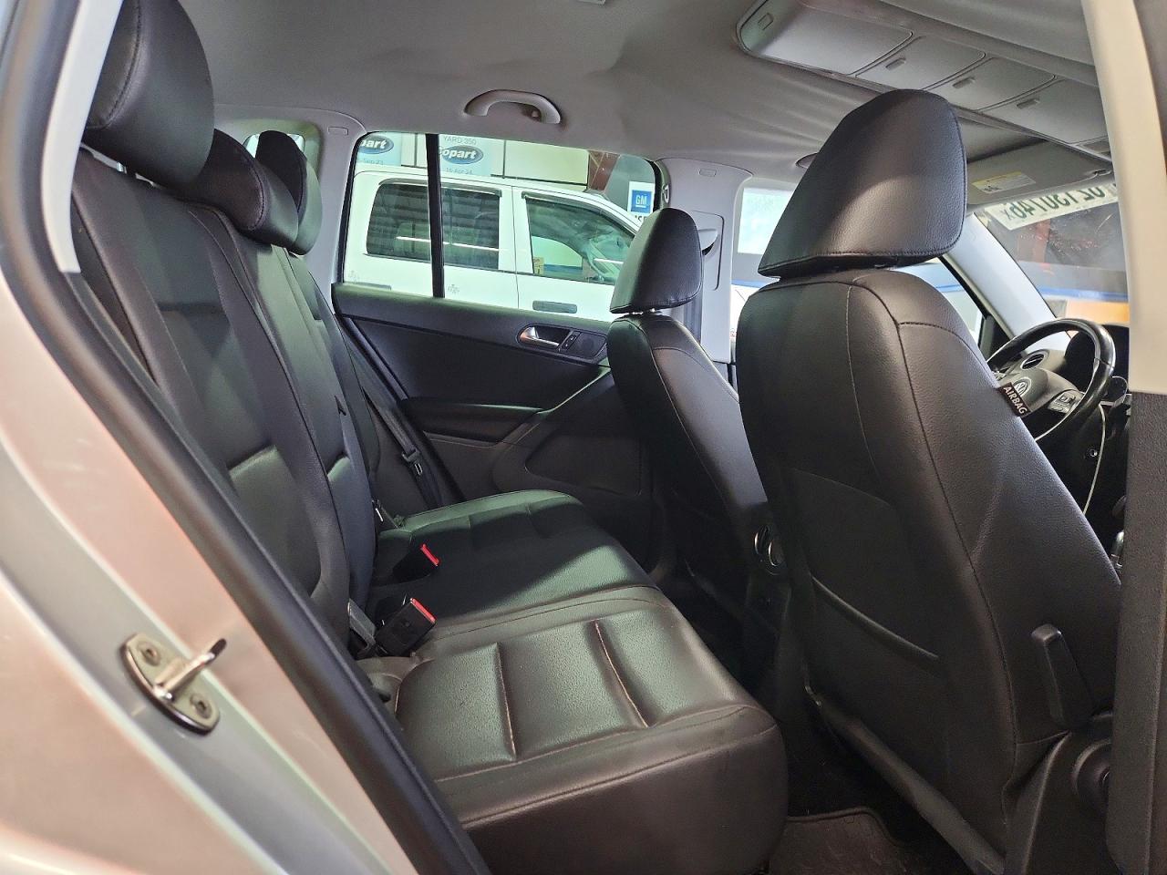 2012 Volkswagen Tiguan S Silver vin: WVGBV7AX1CW527346