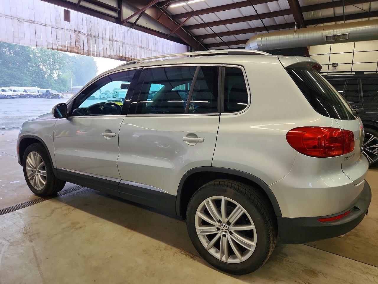 2012 Volkswagen Tiguan S Silver vin: WVGBV7AX1CW527346