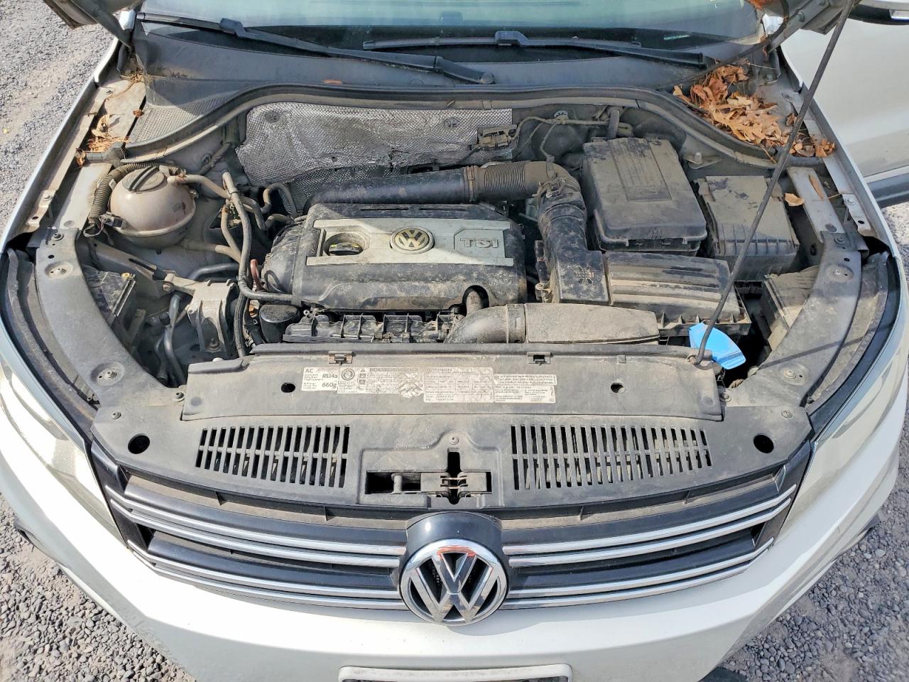 2012 Volkswagen Tiguan S Silver vin: WVGBV7AX1CW580841