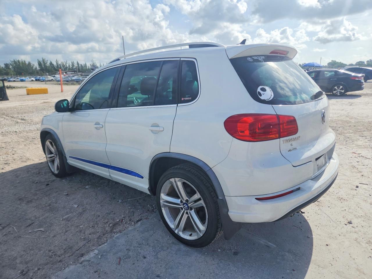 2015 Volkswagen Tiguan S White vin: WVGBV7AX1FW074530