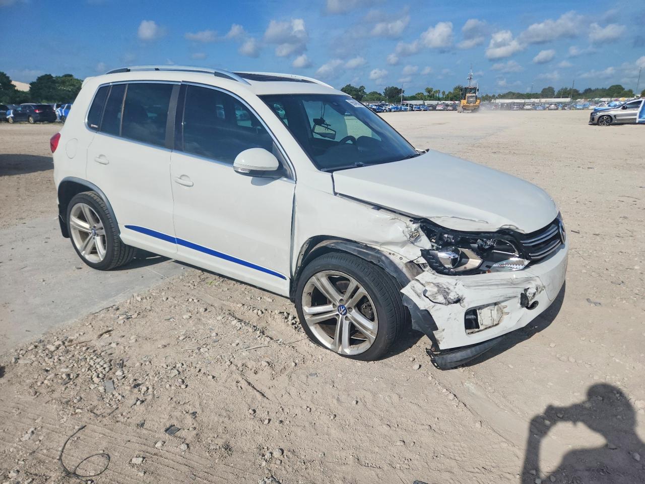 2015 Volkswagen Tiguan S White vin: WVGBV7AX1FW074530