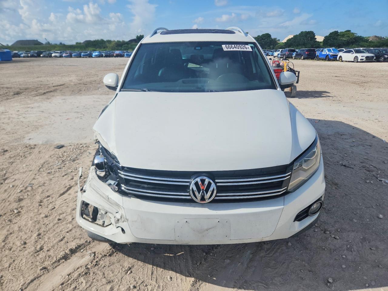 2015 Volkswagen Tiguan S White vin: WVGBV7AX1FW074530