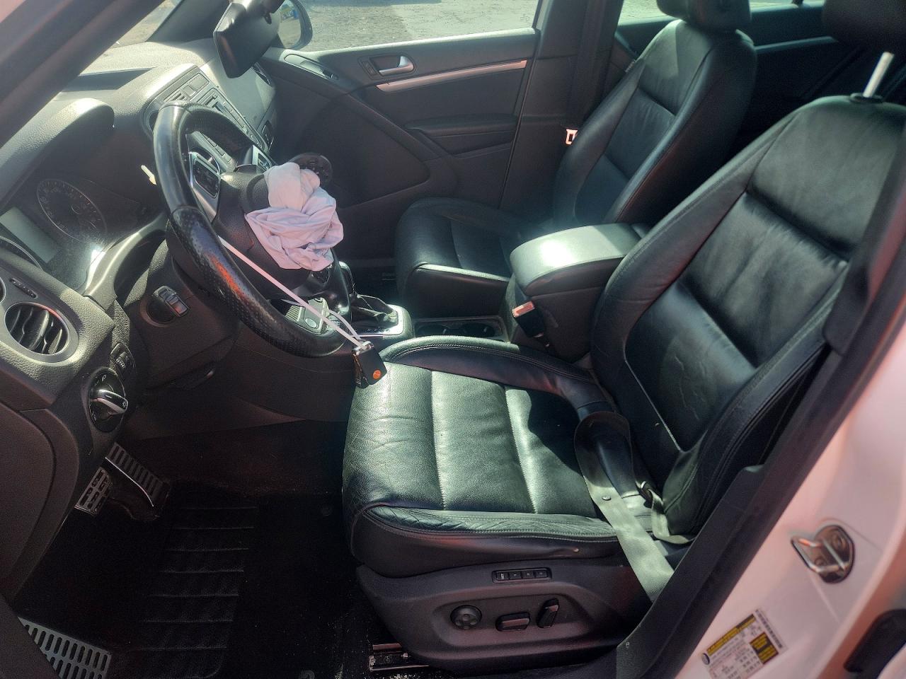 2015 Volkswagen Tiguan S White vin: WVGBV7AX1FW074530
