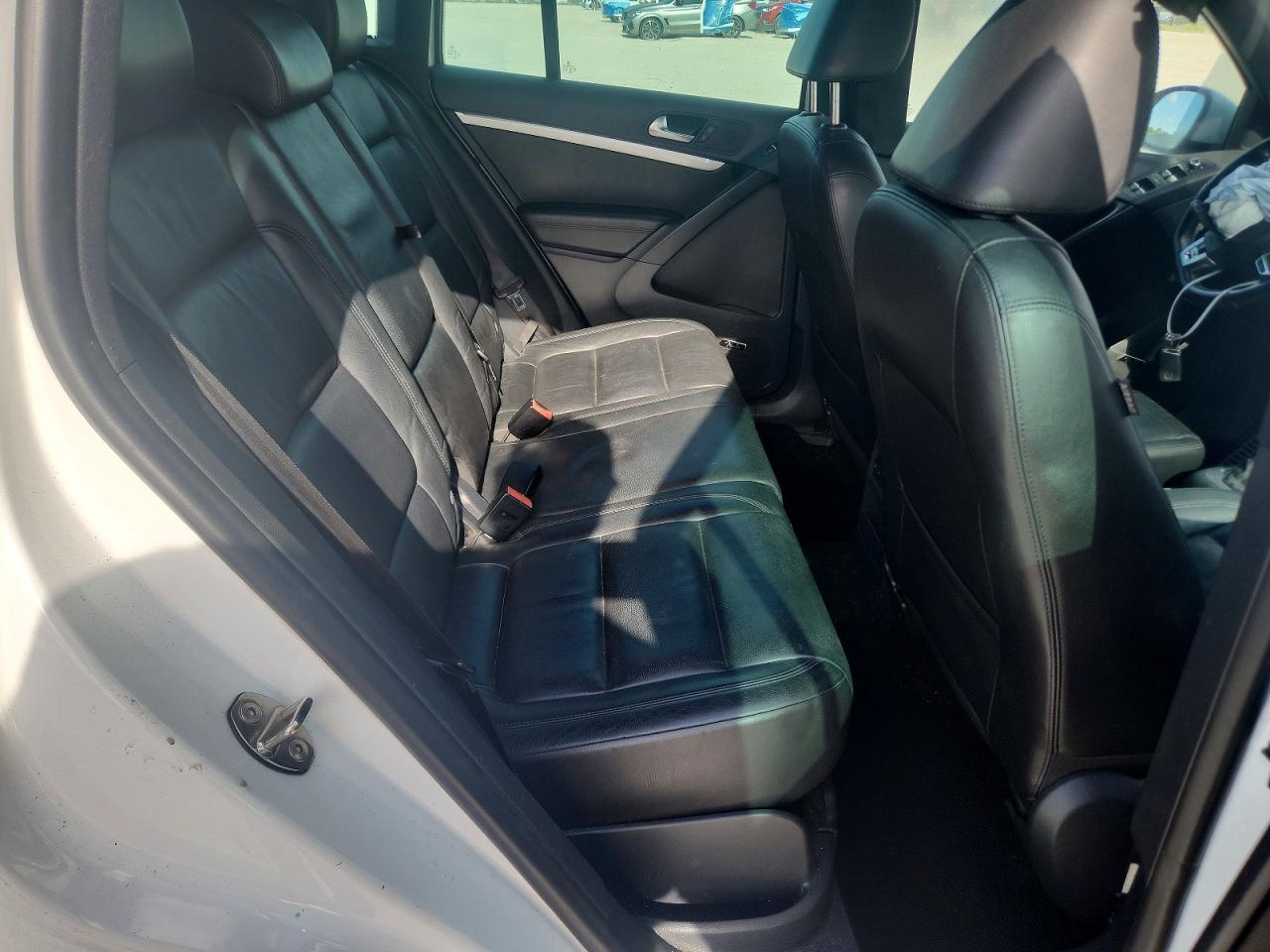 2015 Volkswagen Tiguan S White vin: WVGBV7AX1FW074530