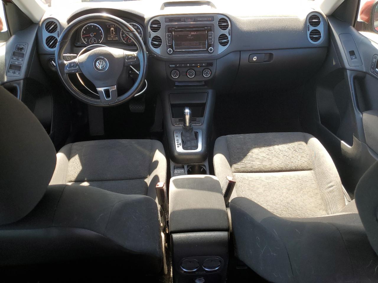 2015 Volkswagen Tiguan S Красный vin: WVGBV7AX1FW088475