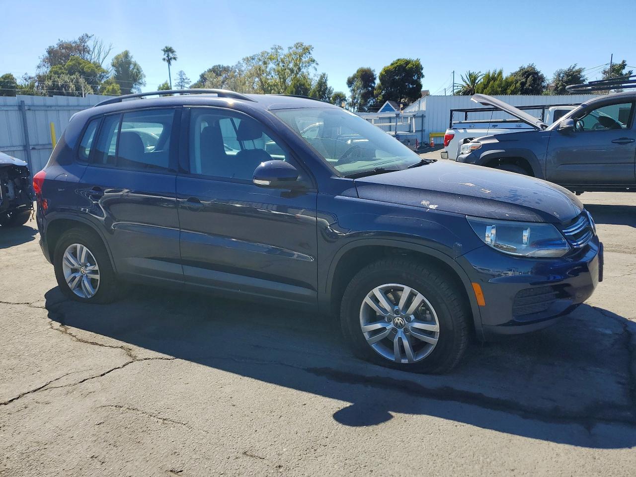 2015 Volkswagen Tiguan S Blue vin: WVGBV7AX1FW552834