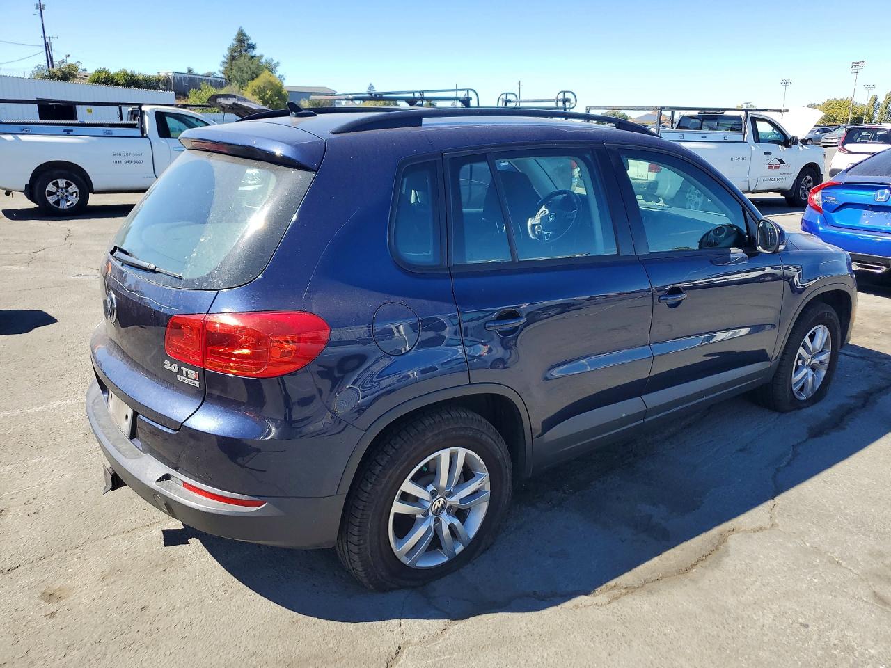 2015 Volkswagen Tiguan S Blue vin: WVGBV7AX1FW552834