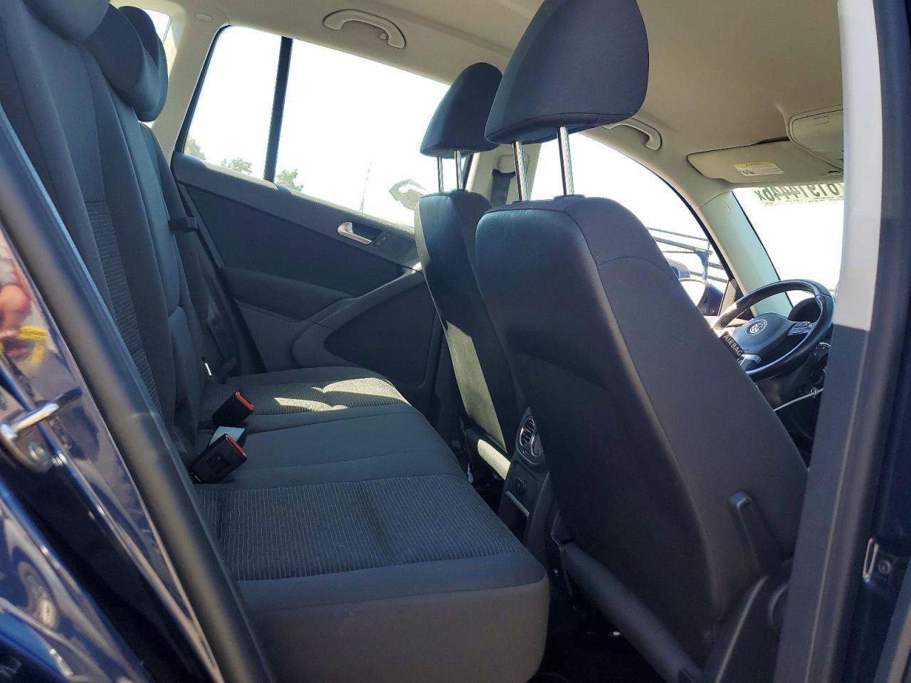 2015 Volkswagen Tiguan S Blue vin: WVGBV7AX1FW552834