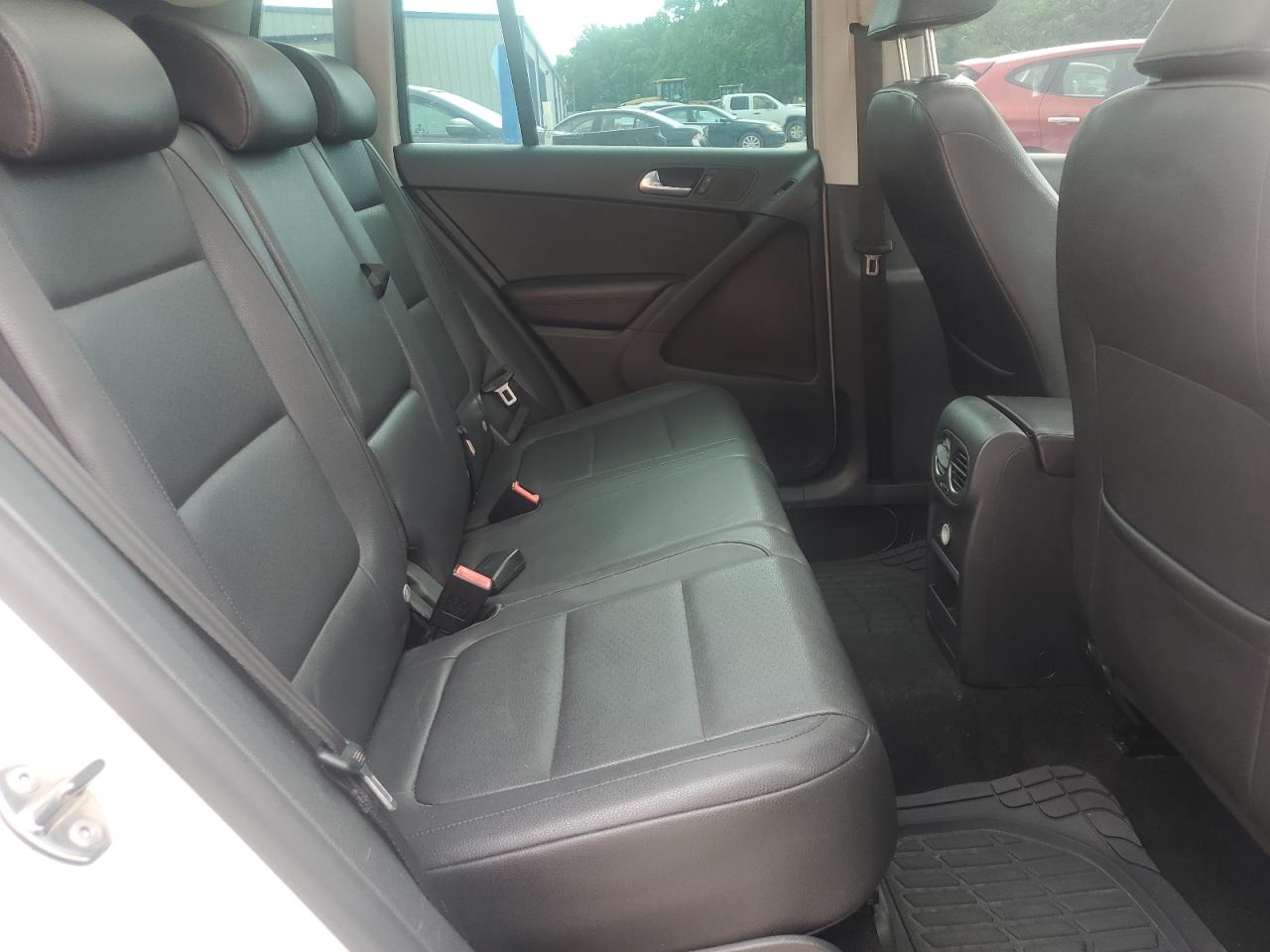 2010 Volkswagen Tiguan Se White vin: WVGBV7AX2AW516045