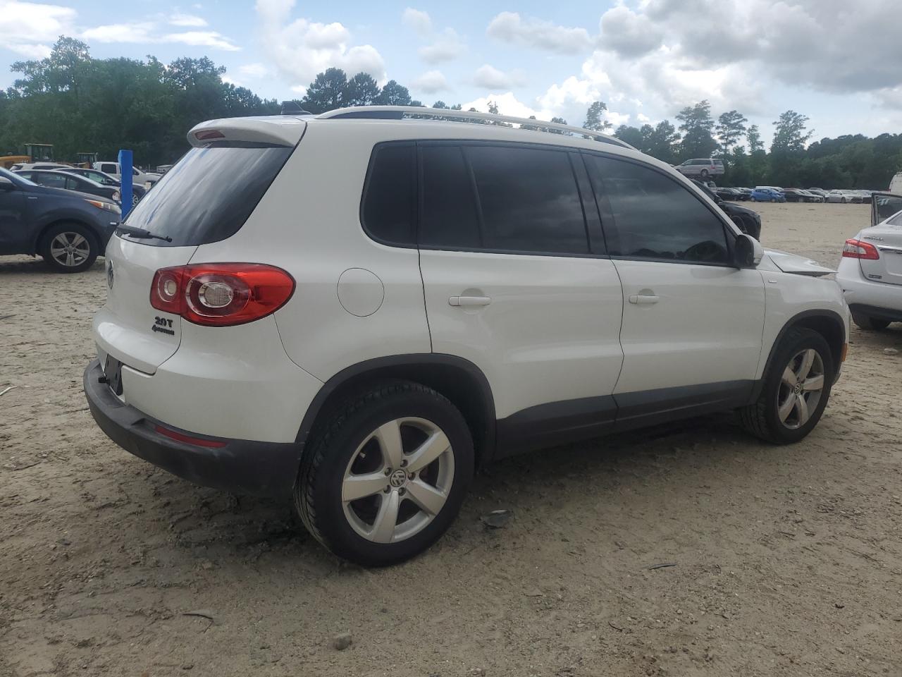 2010 Volkswagen Tiguan Se White vin: WVGBV7AX2AW516045