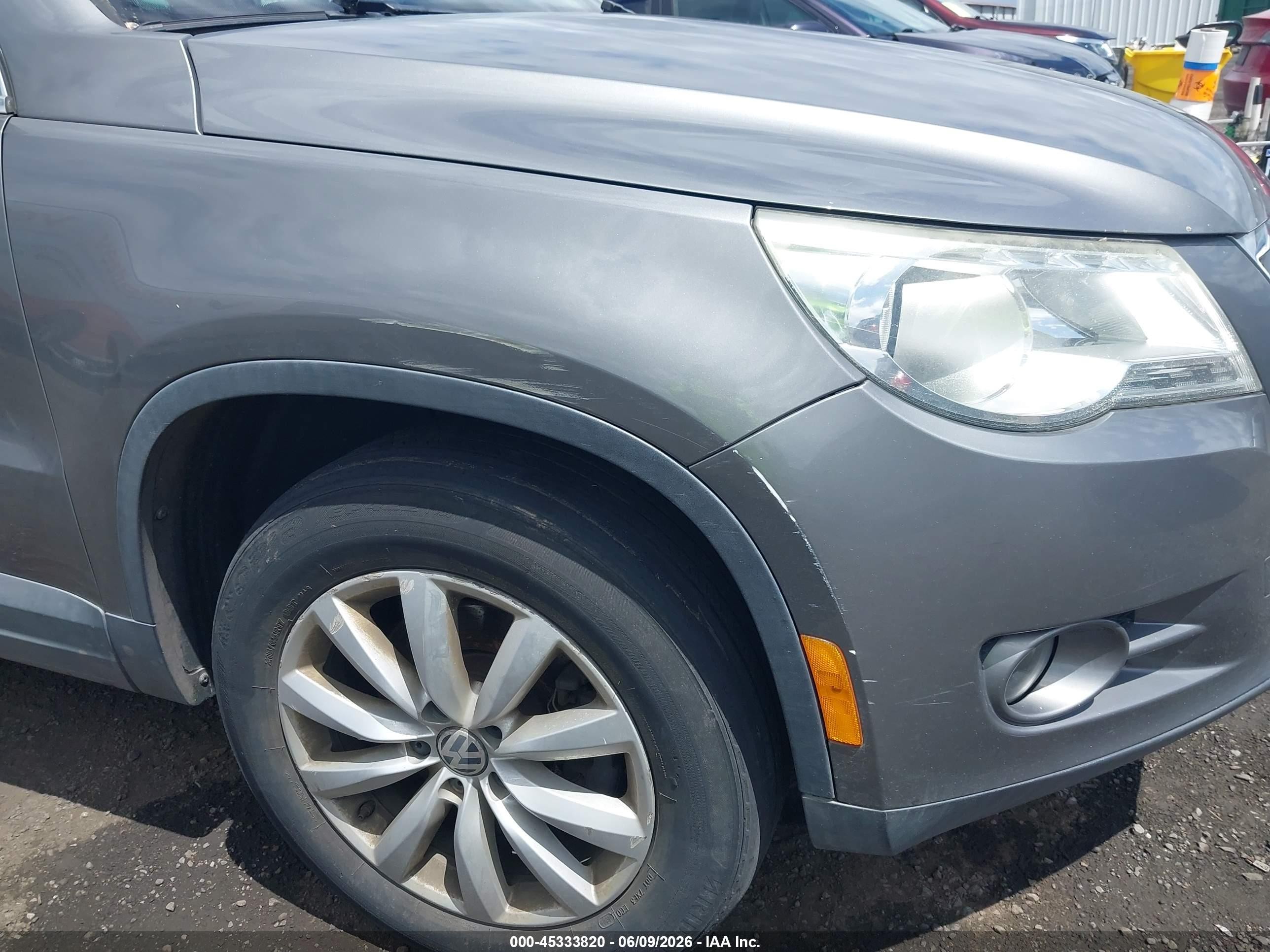 2011 Volkswagen Tiguan Se Gray vin: WVGBV7AX2BW509100