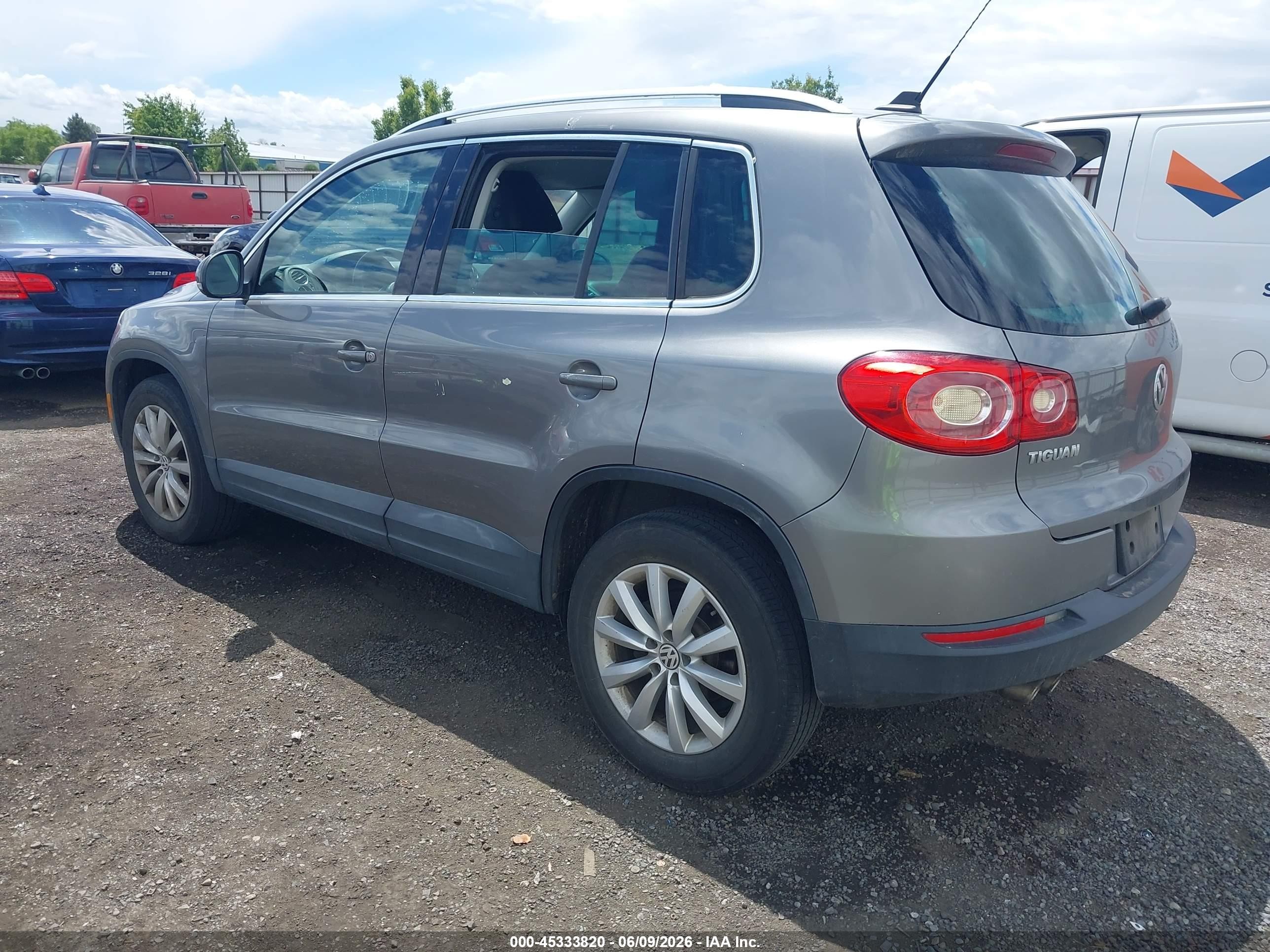 2011 Volkswagen Tiguan Se Gray vin: WVGBV7AX2BW509100