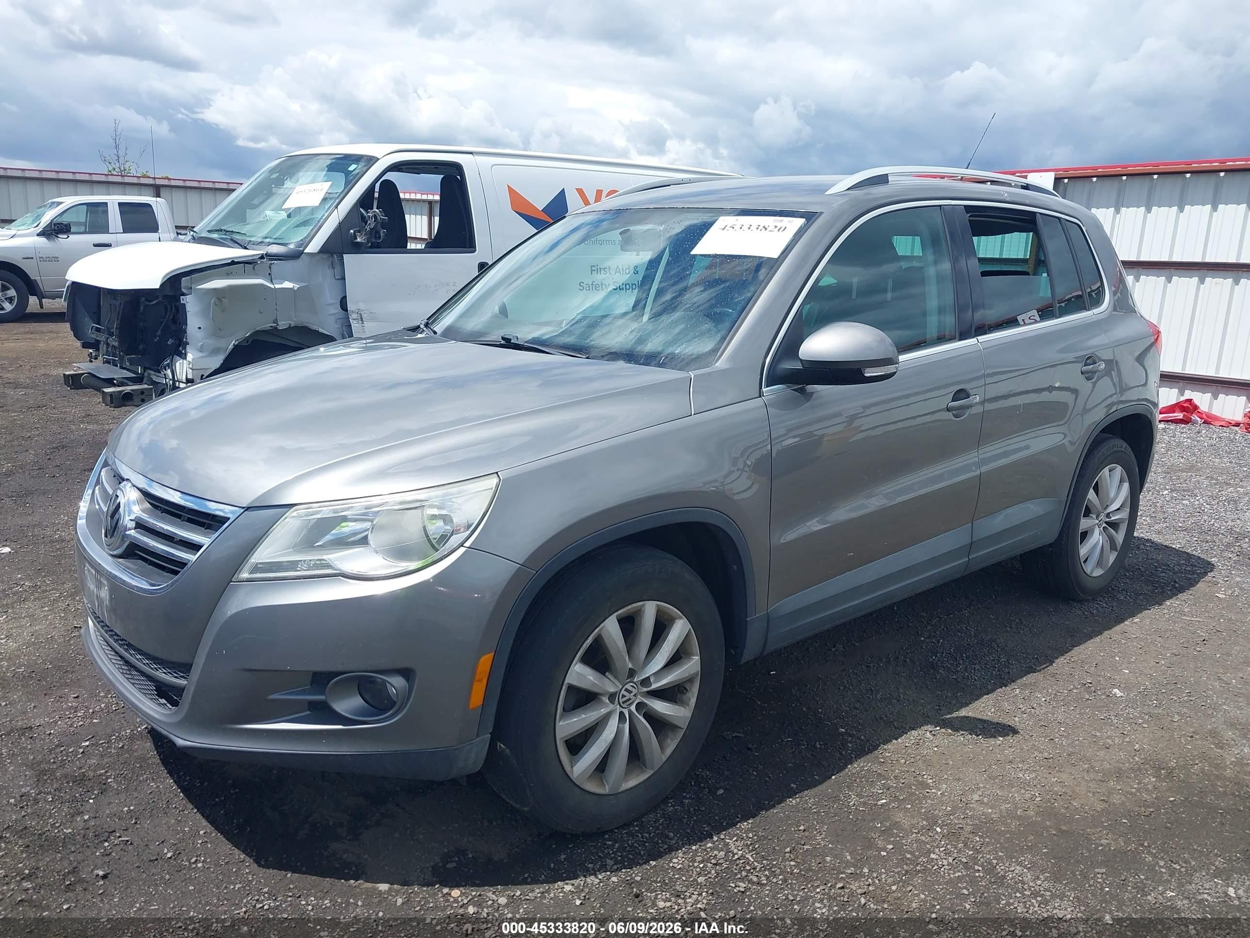 2011 Volkswagen Tiguan Se Gray vin: WVGBV7AX2BW509100