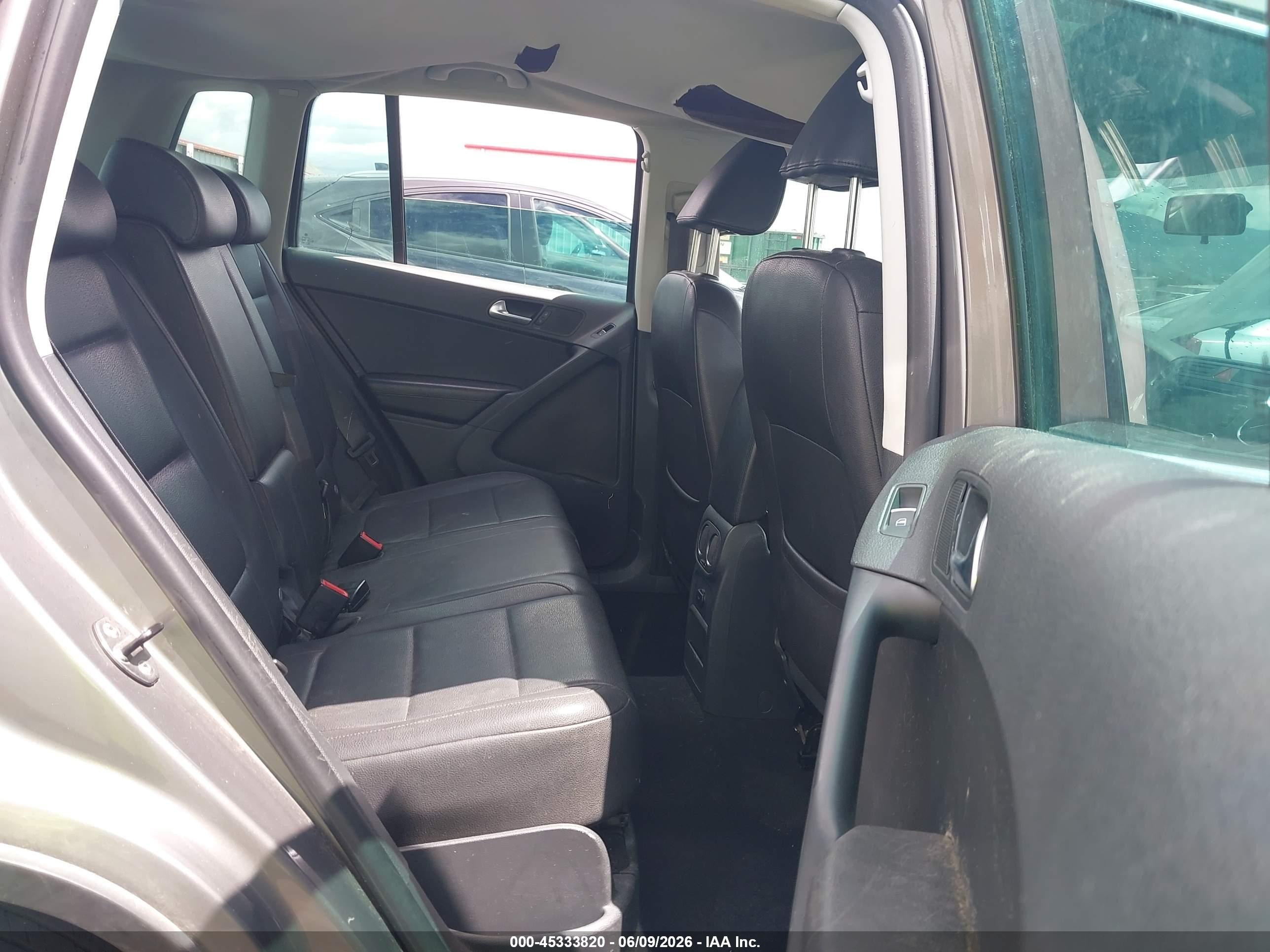 2011 Volkswagen Tiguan Se Gray vin: WVGBV7AX2BW509100