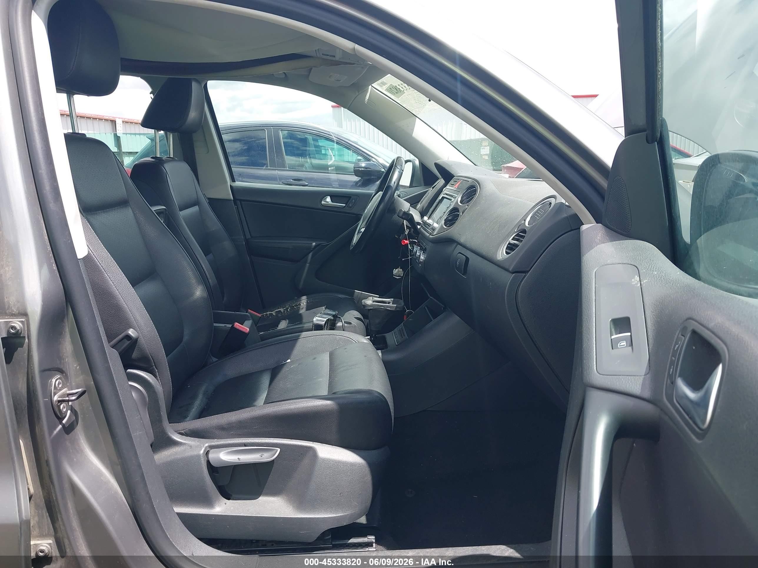 2011 Volkswagen Tiguan Se Gray vin: WVGBV7AX2BW509100