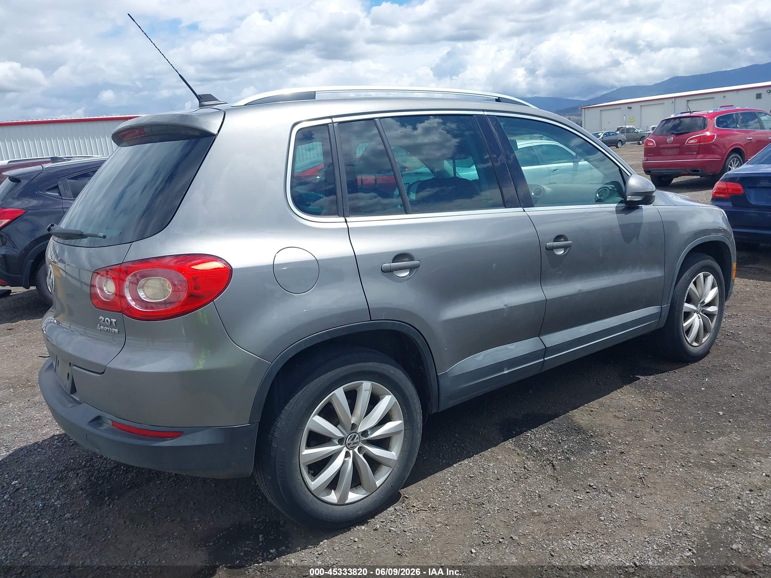 2011 Volkswagen Tiguan Se Gray vin: WVGBV7AX2BW509100