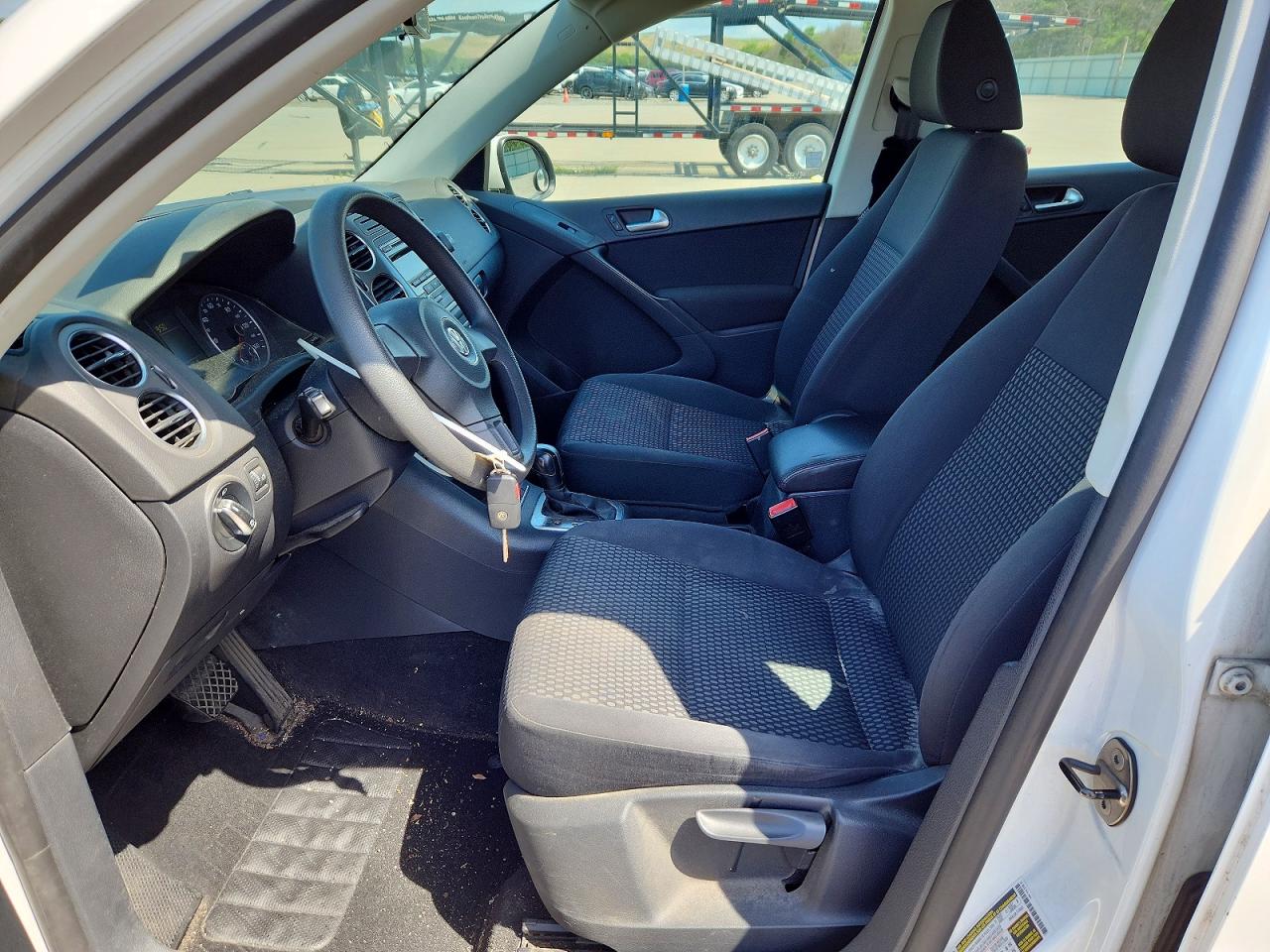 2011 Volkswagen Tiguan White vin: WVGBV7AX2BW524096